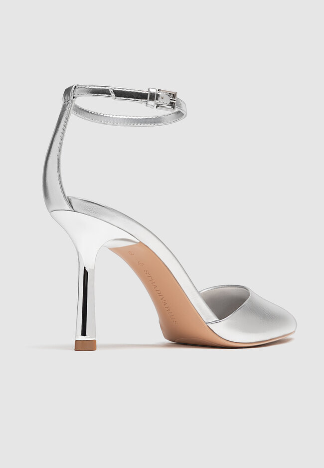 Stretchy store strappy heels