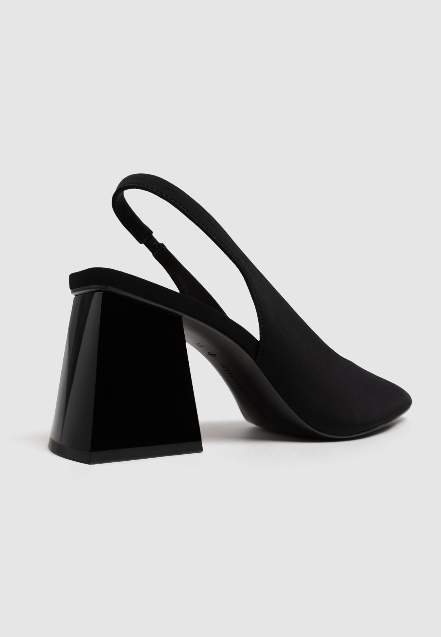 Zapatos negros stradivarius sales