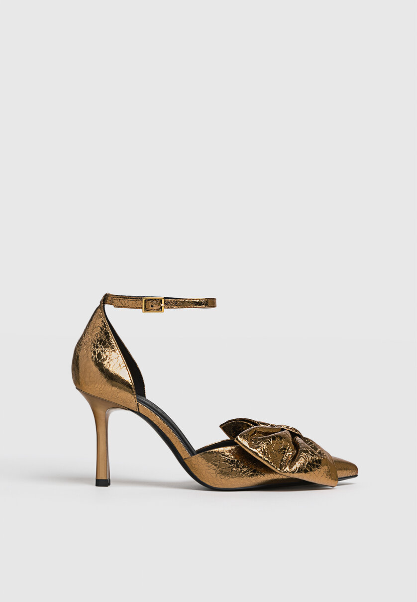High heels with on sale bows