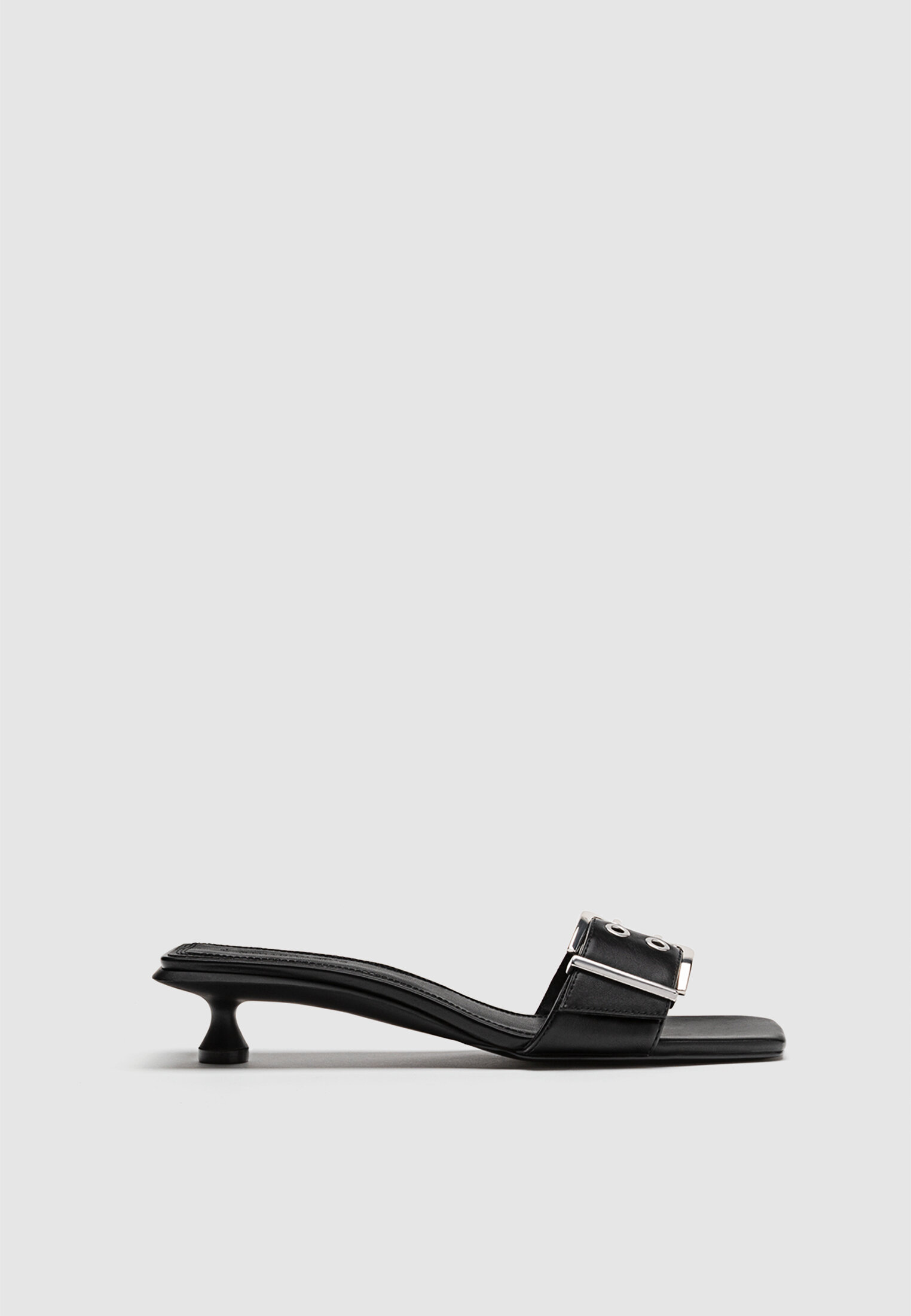 Sandalias shop hebillas stradivarius