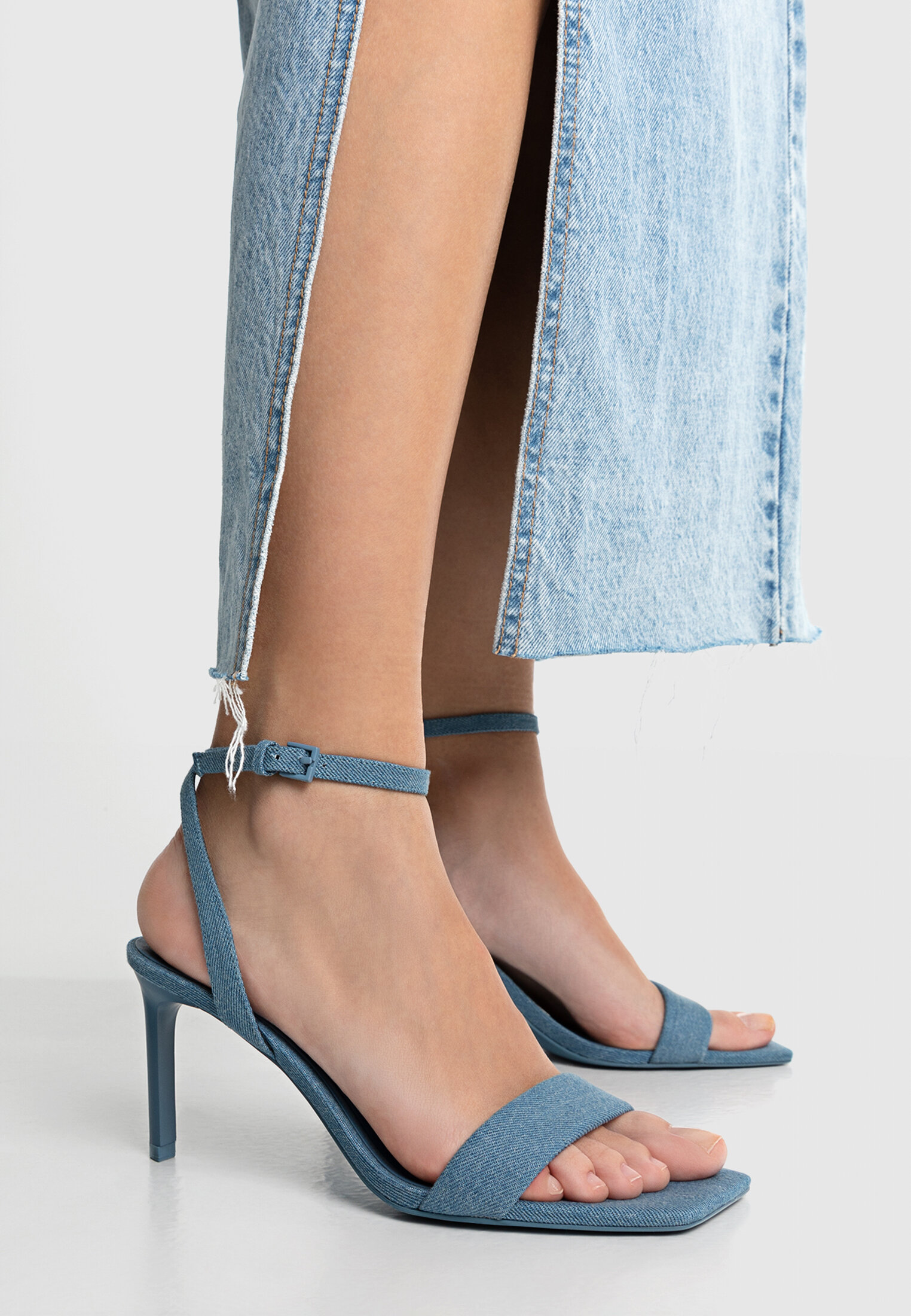 Sandales talon avec bride matelass e Mode femme Stradivarius