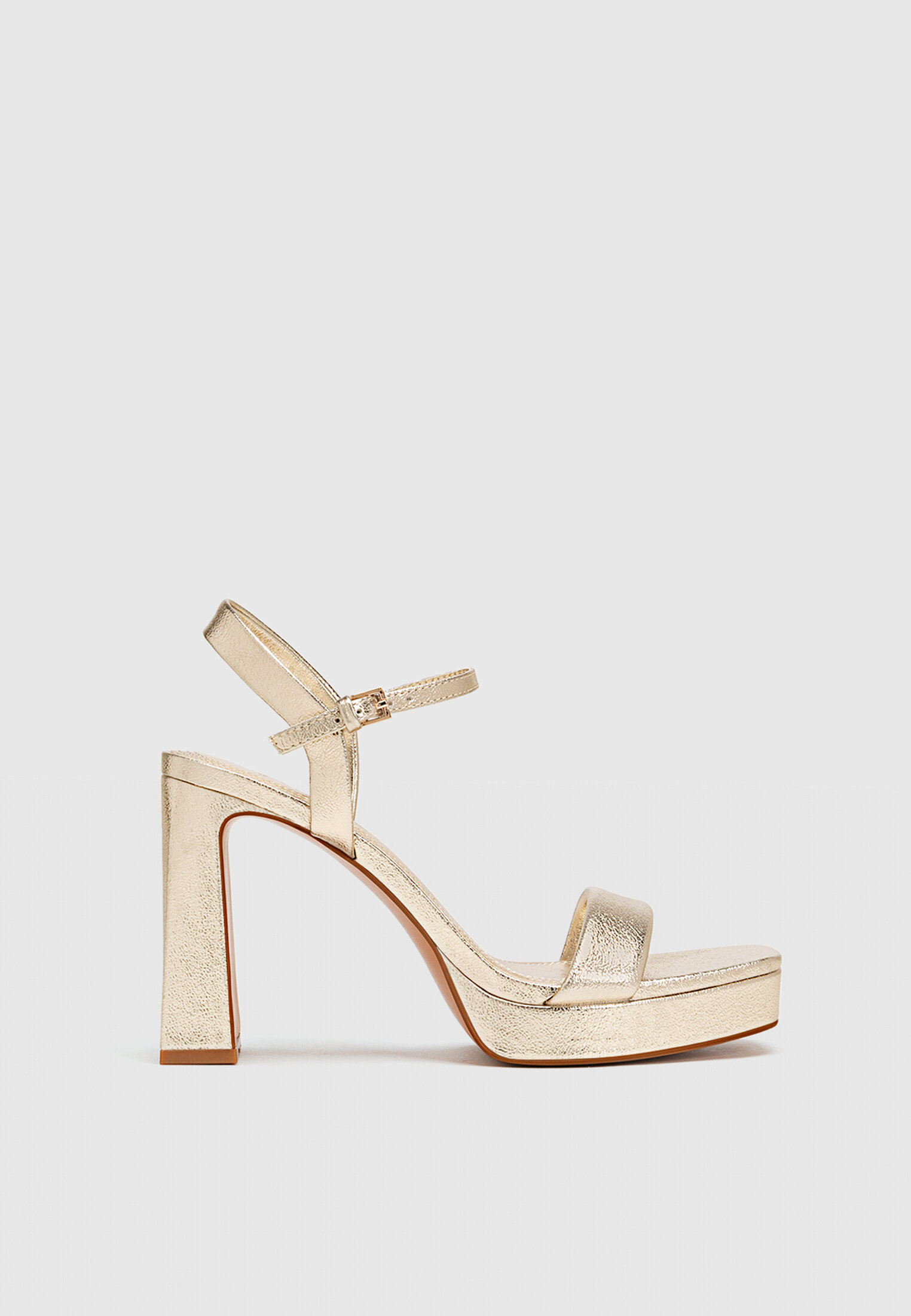 Stradivarius sandales 2025