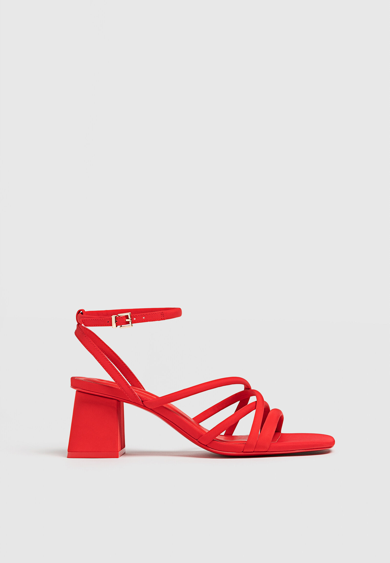 Sandalias online tiras stradivarius