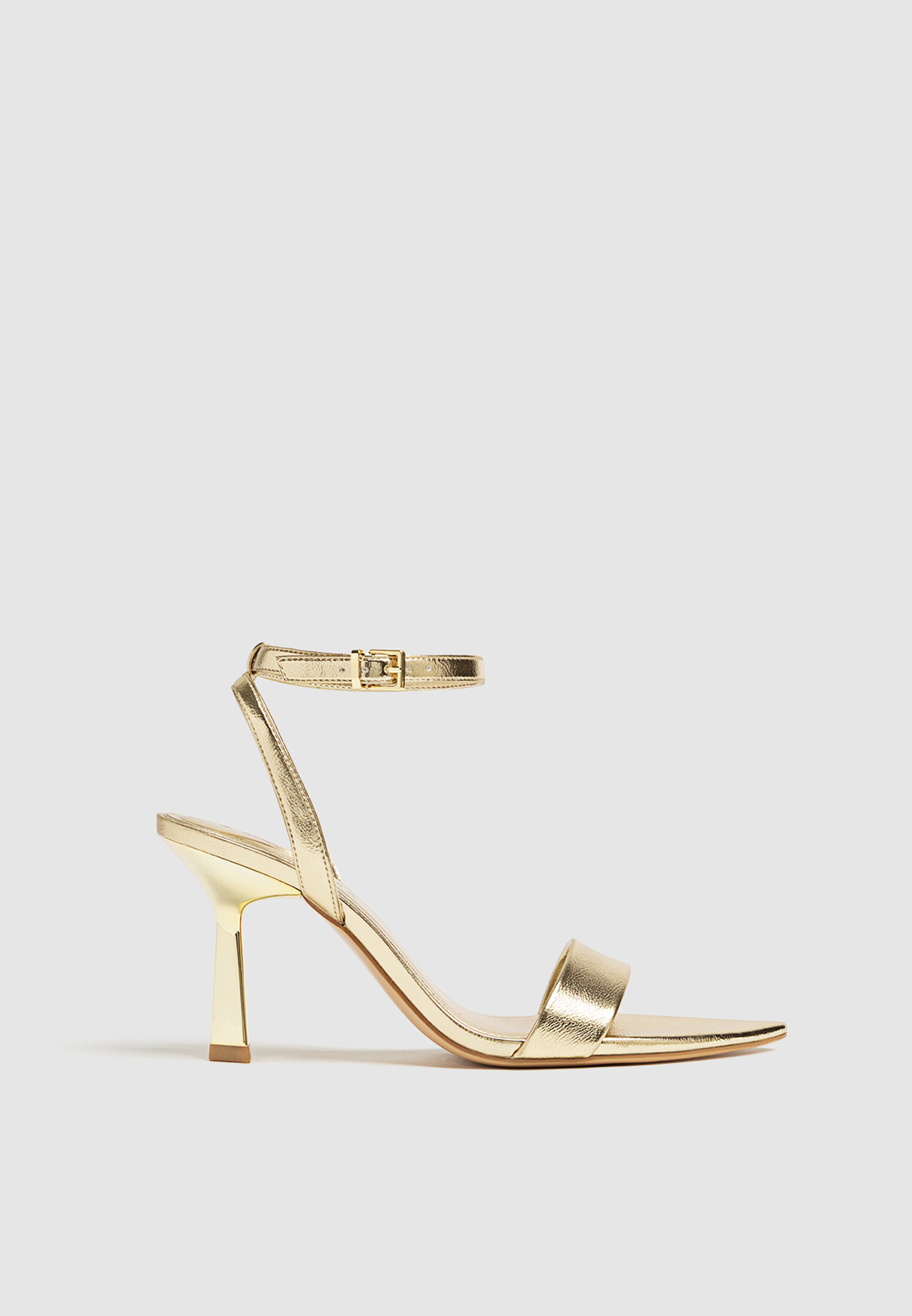 Stradivarius hotsell sandalias tacon