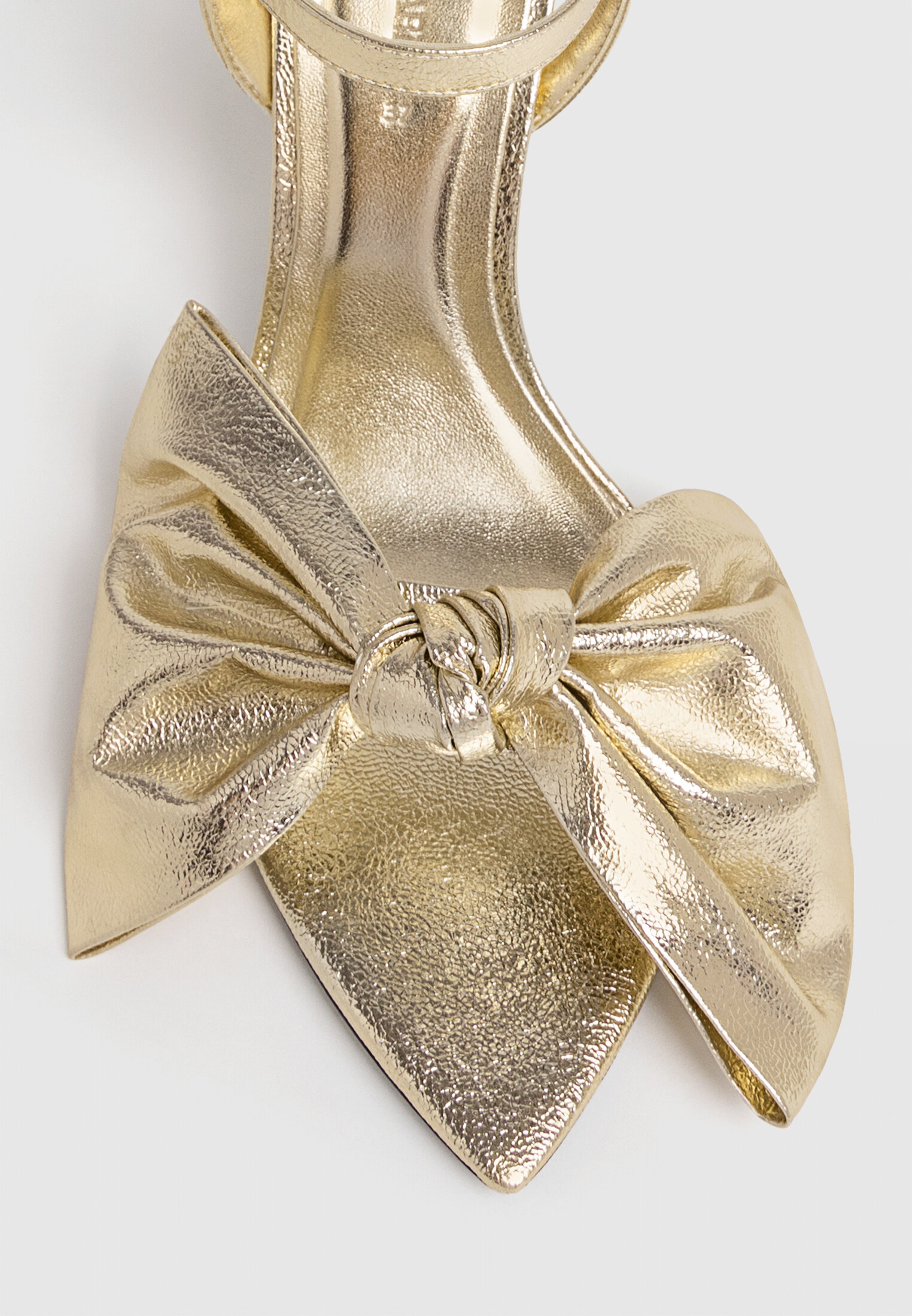 Gold best sale bow sandals