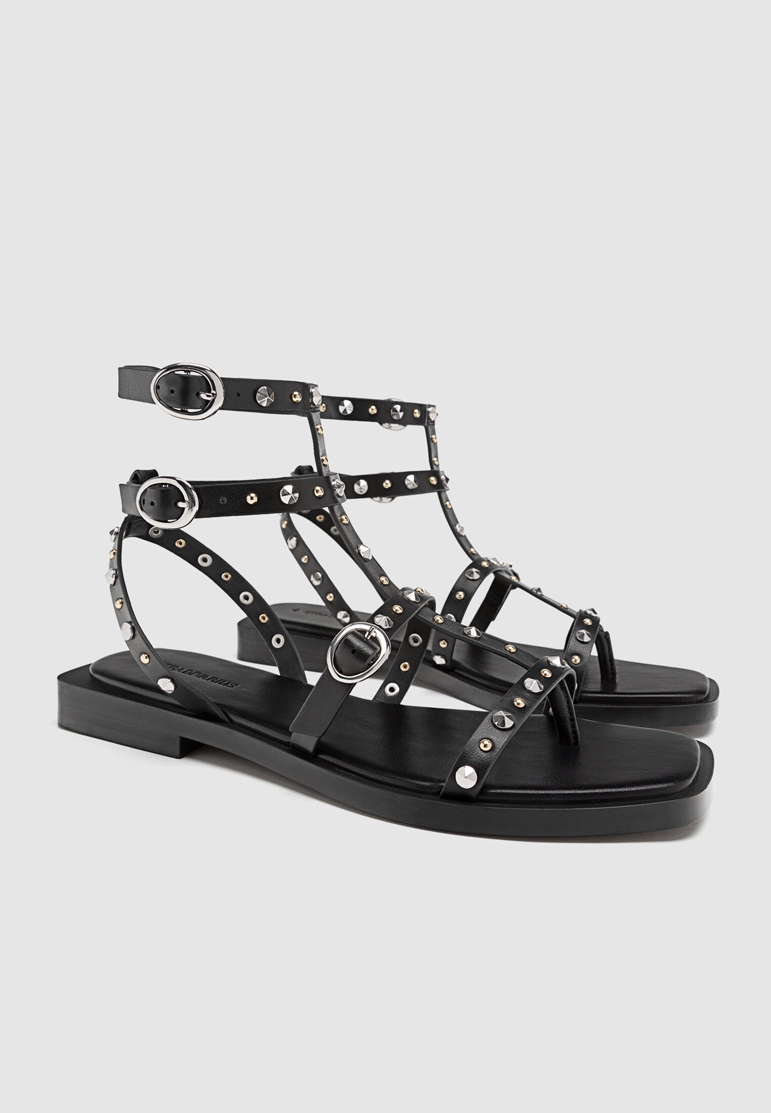 Sandalias store tachas negras
