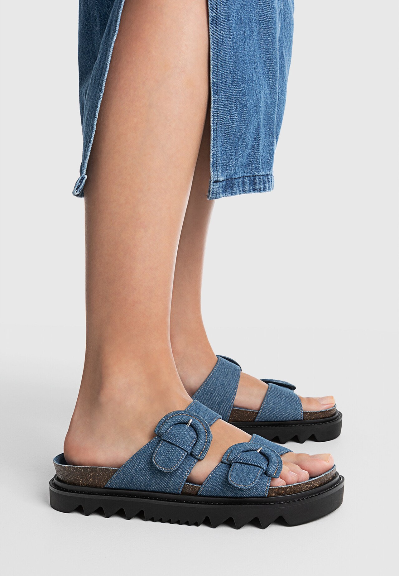 Buckled flat denim sandals - Women's fashion