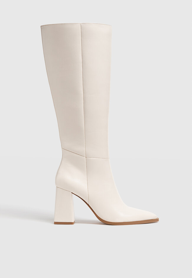 Stradivarius white boots store