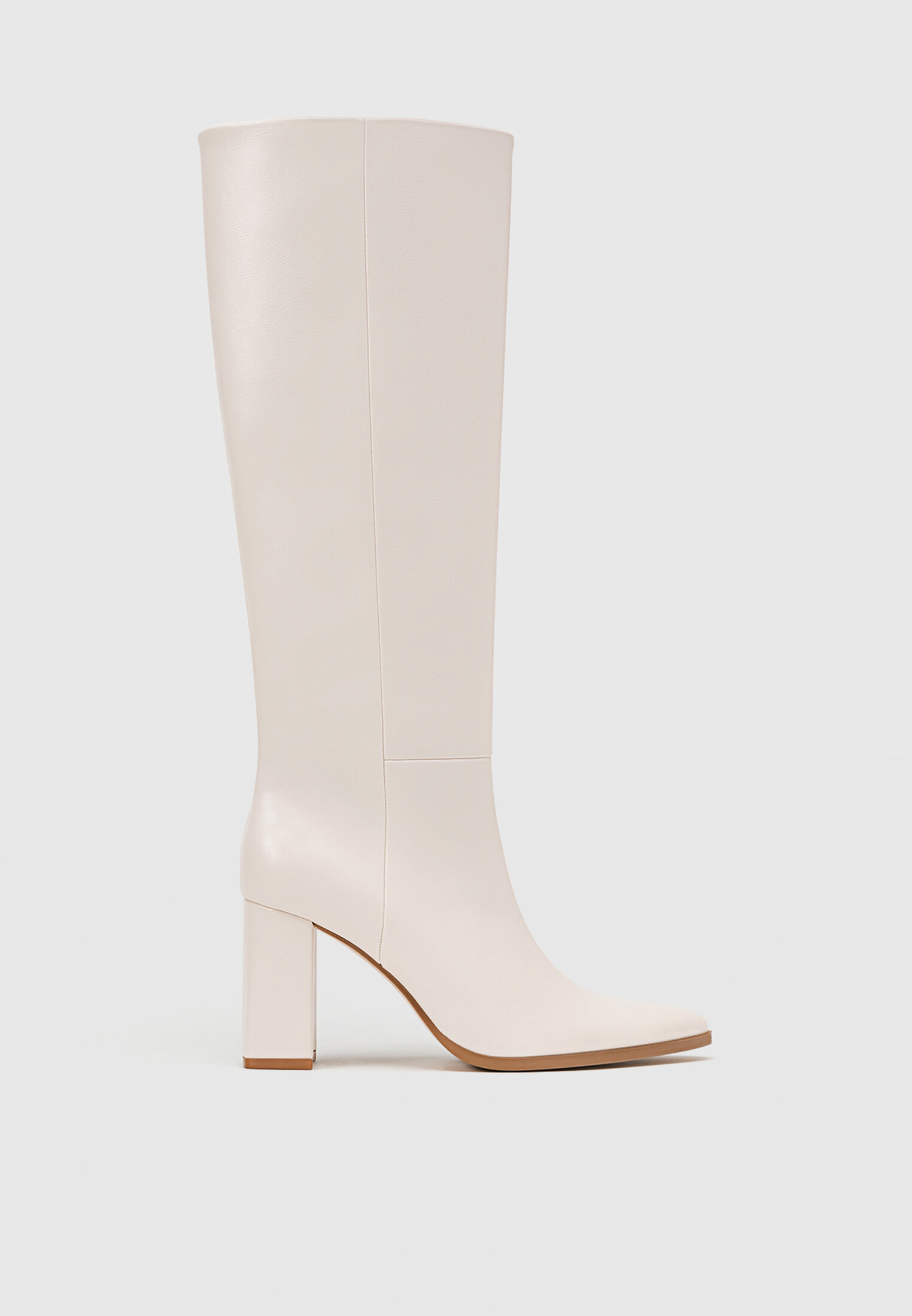Botas beige stradivarius 2025