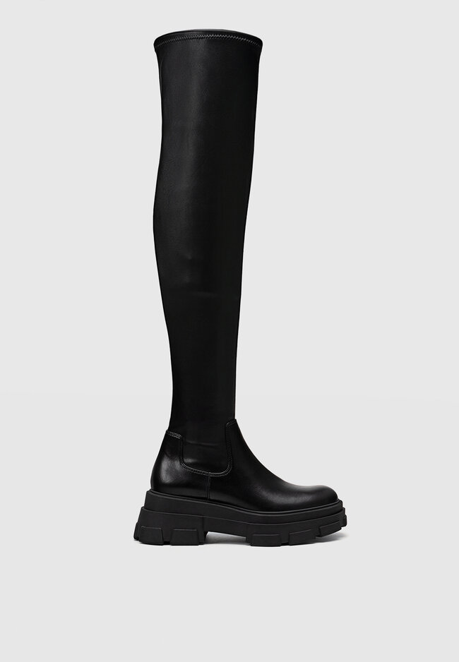 

Stradivarius Flache Overknee-Stiefel mit Profilsohle SCHWARZ 41
