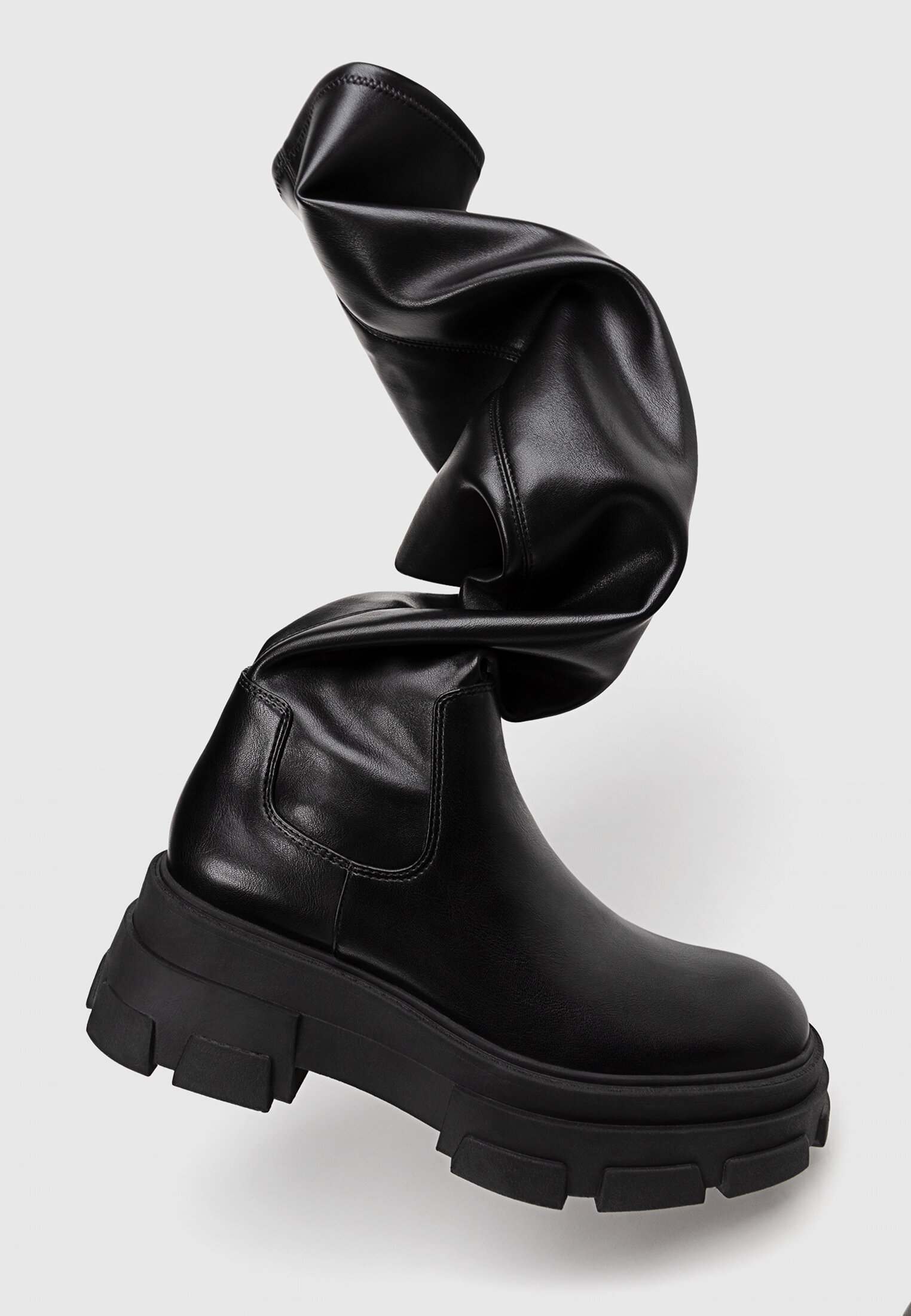 Flat track sole XL boots Women s fashion Stradivarius Slovakia