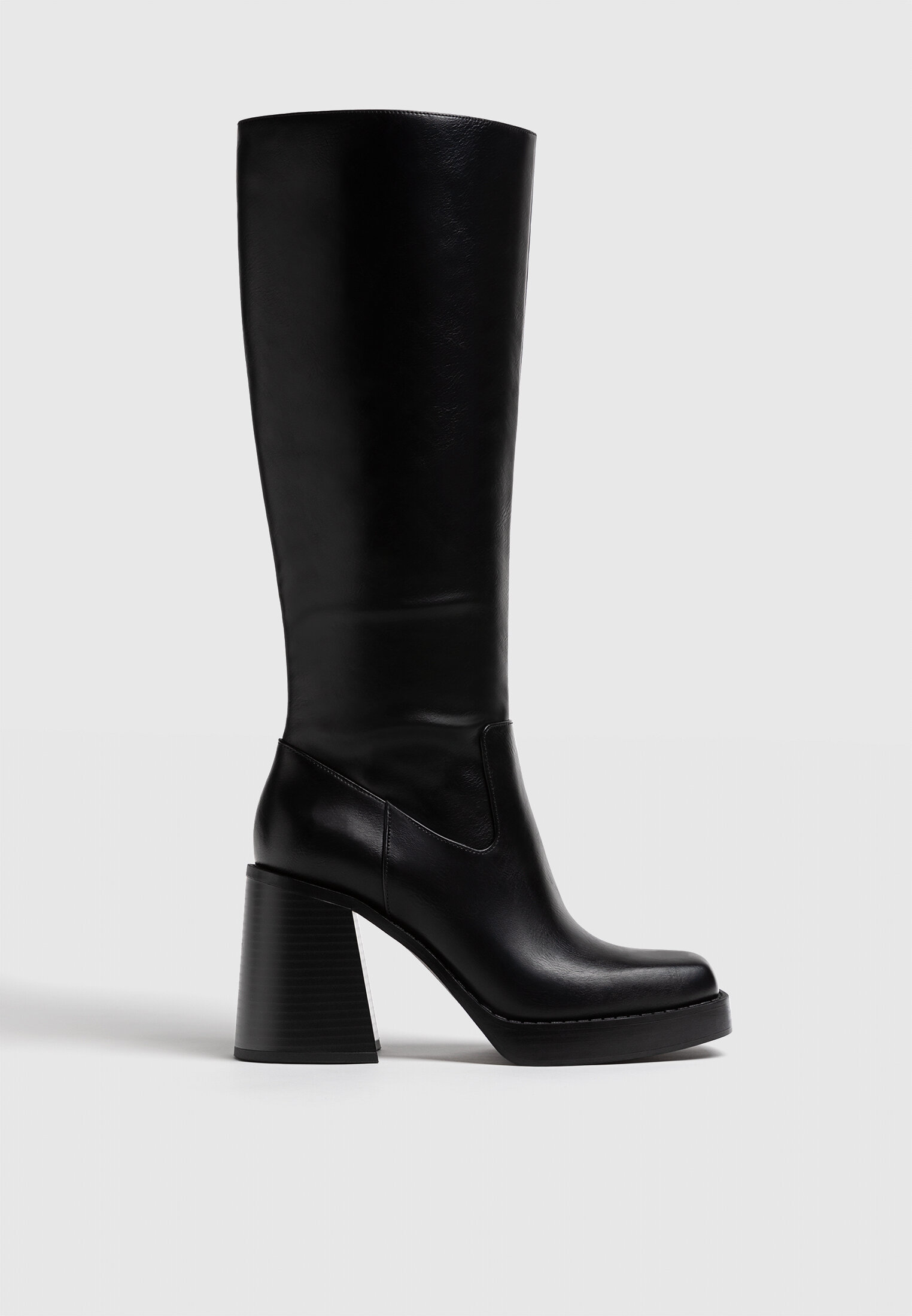 Over the knee outlet boots stradivarius