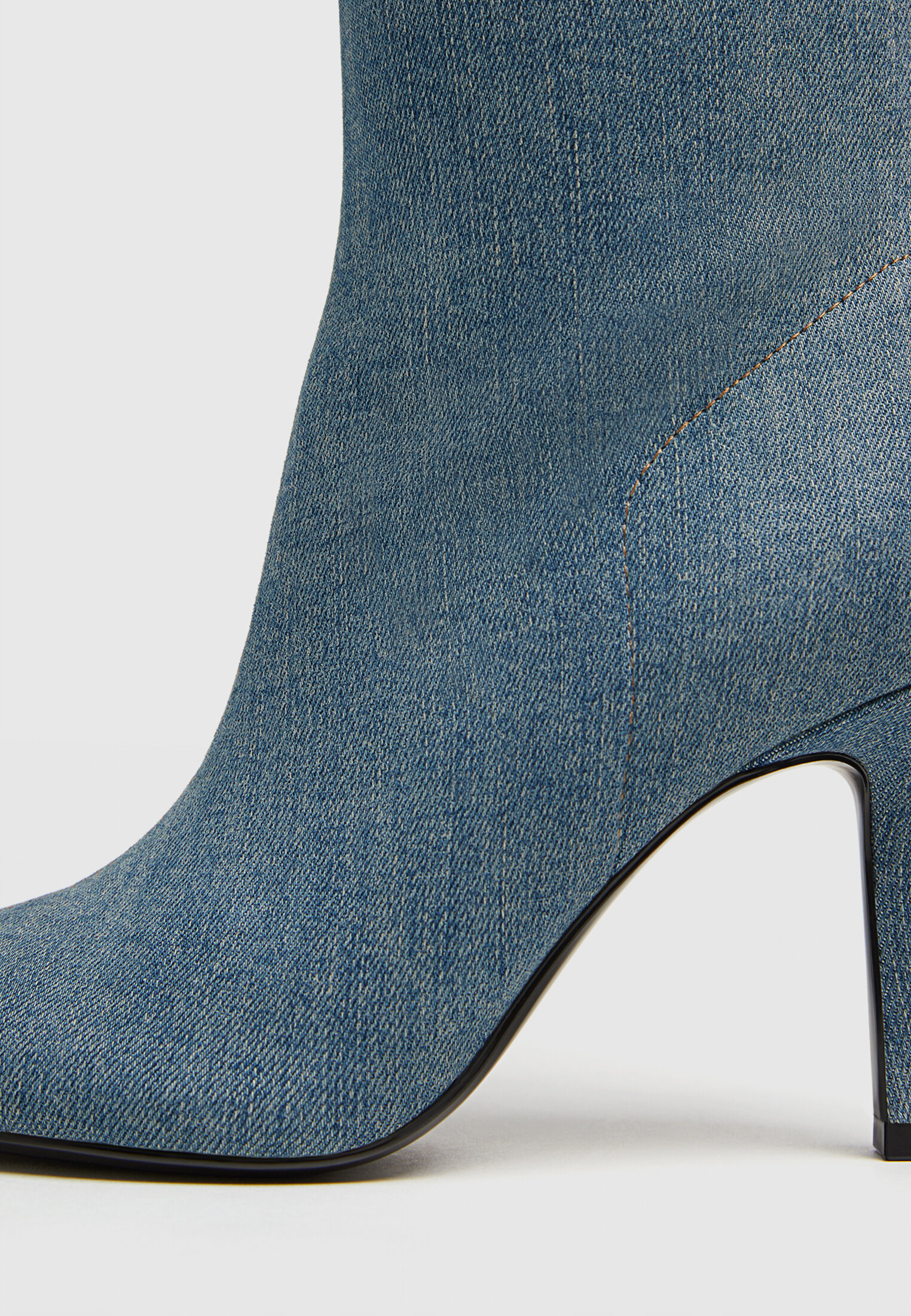 Botas sales perlas stradivarius