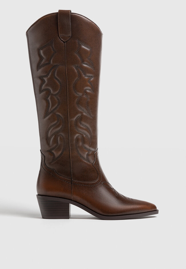 

Stradivarius Stiefel im Cowboylook mit hohem Schaft BRAUN 36
