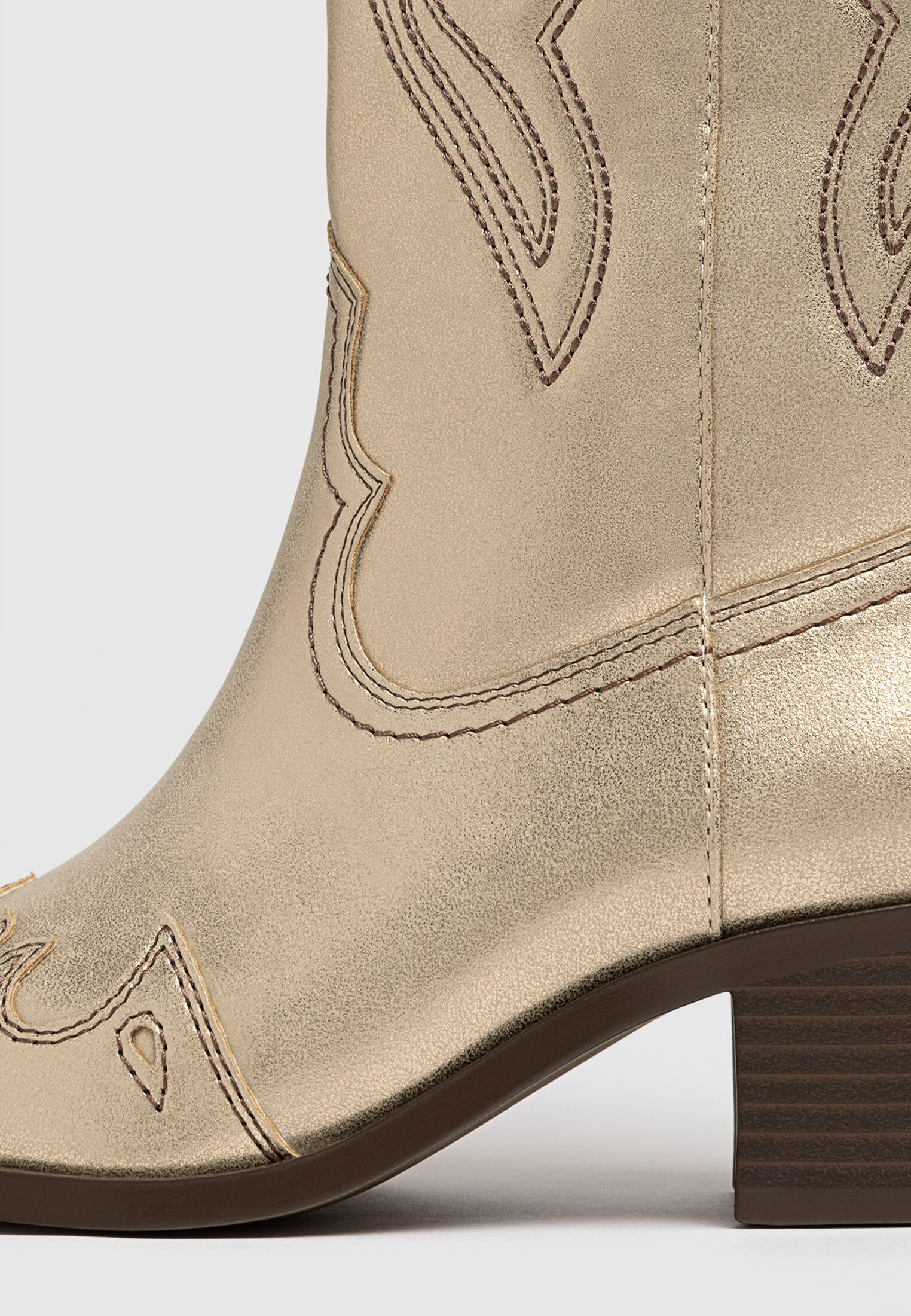 Botas tacon stradivarius 2025