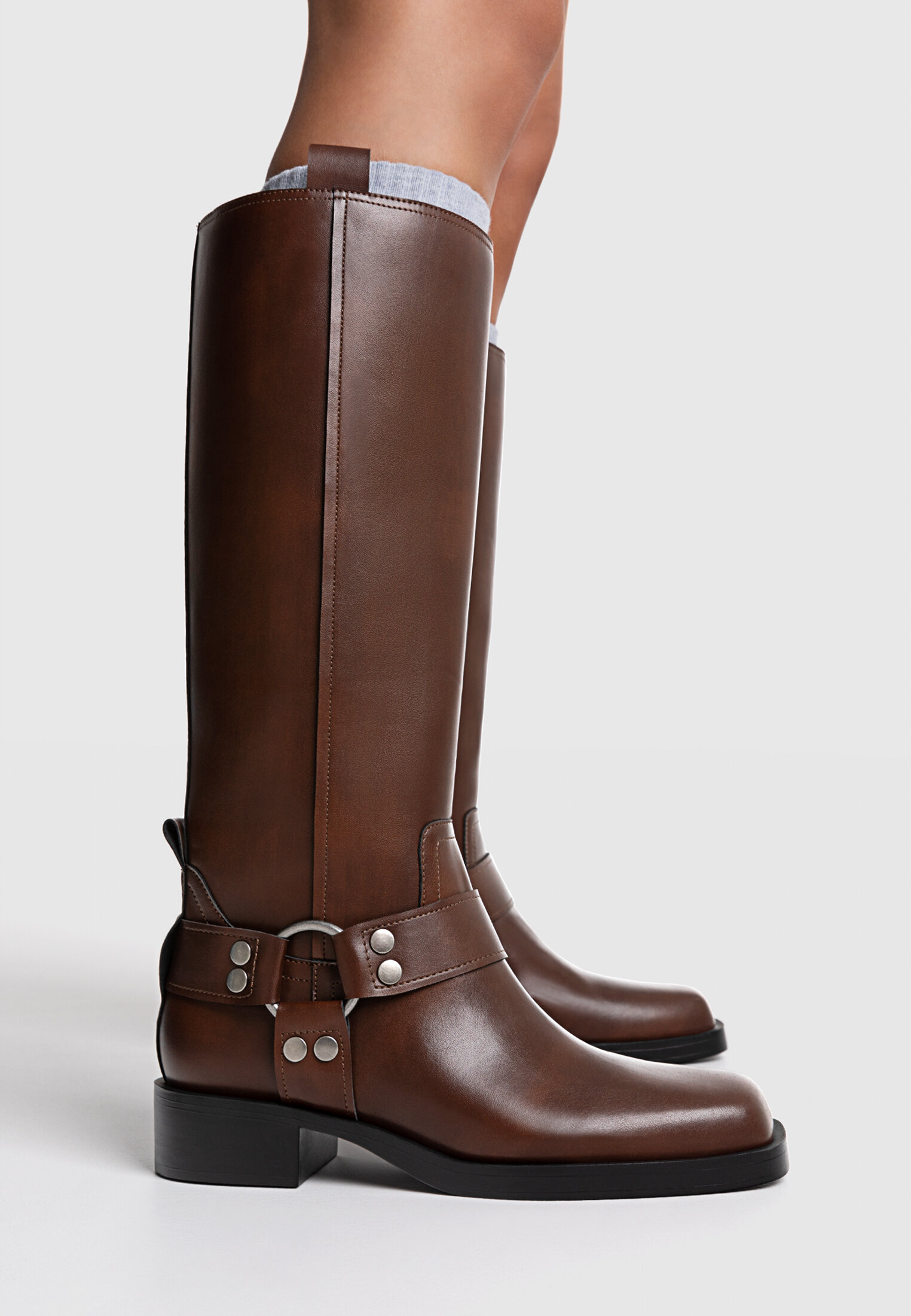 Botas planas biker hebillas