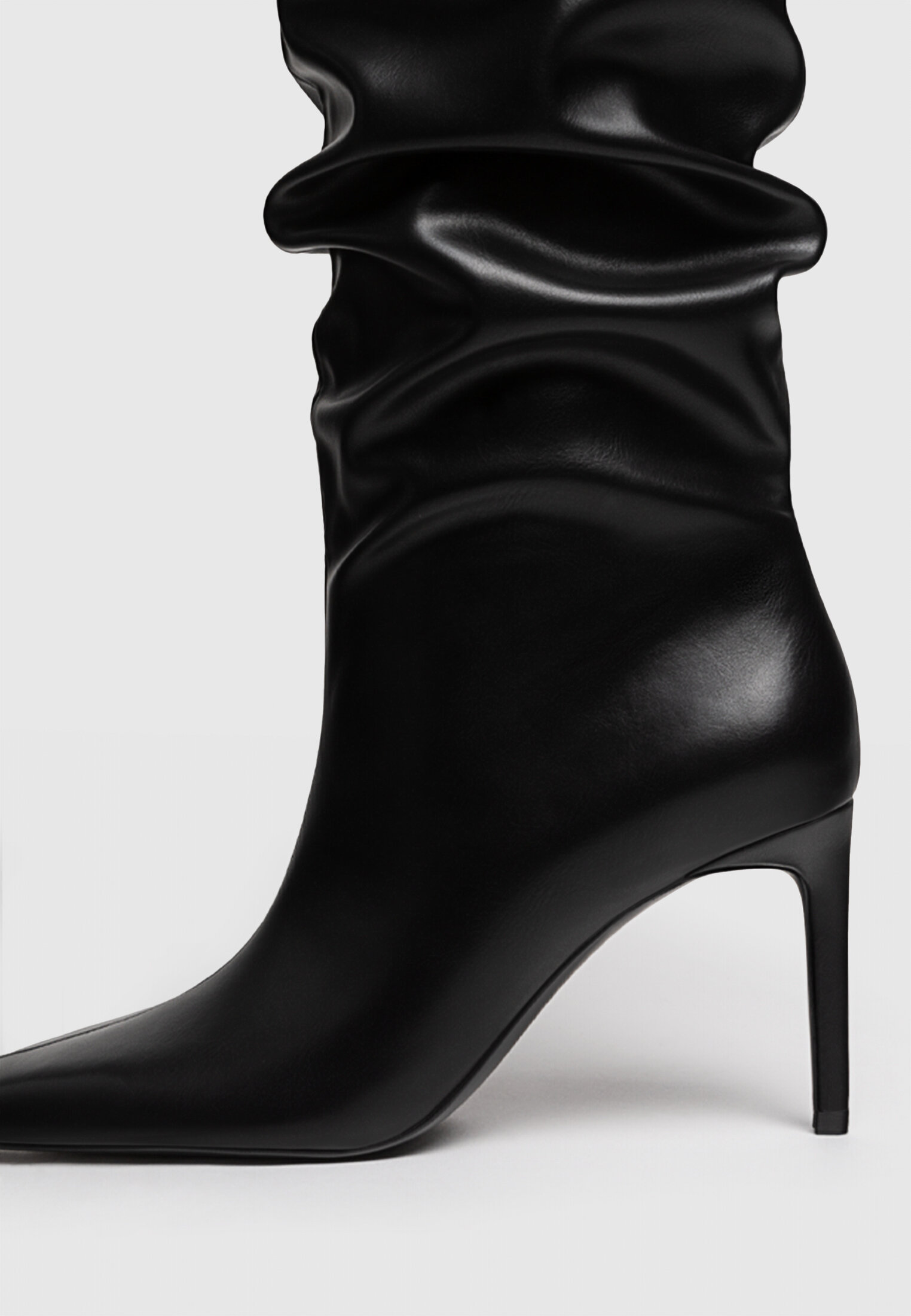 Over the knee outlet stretch leather boots