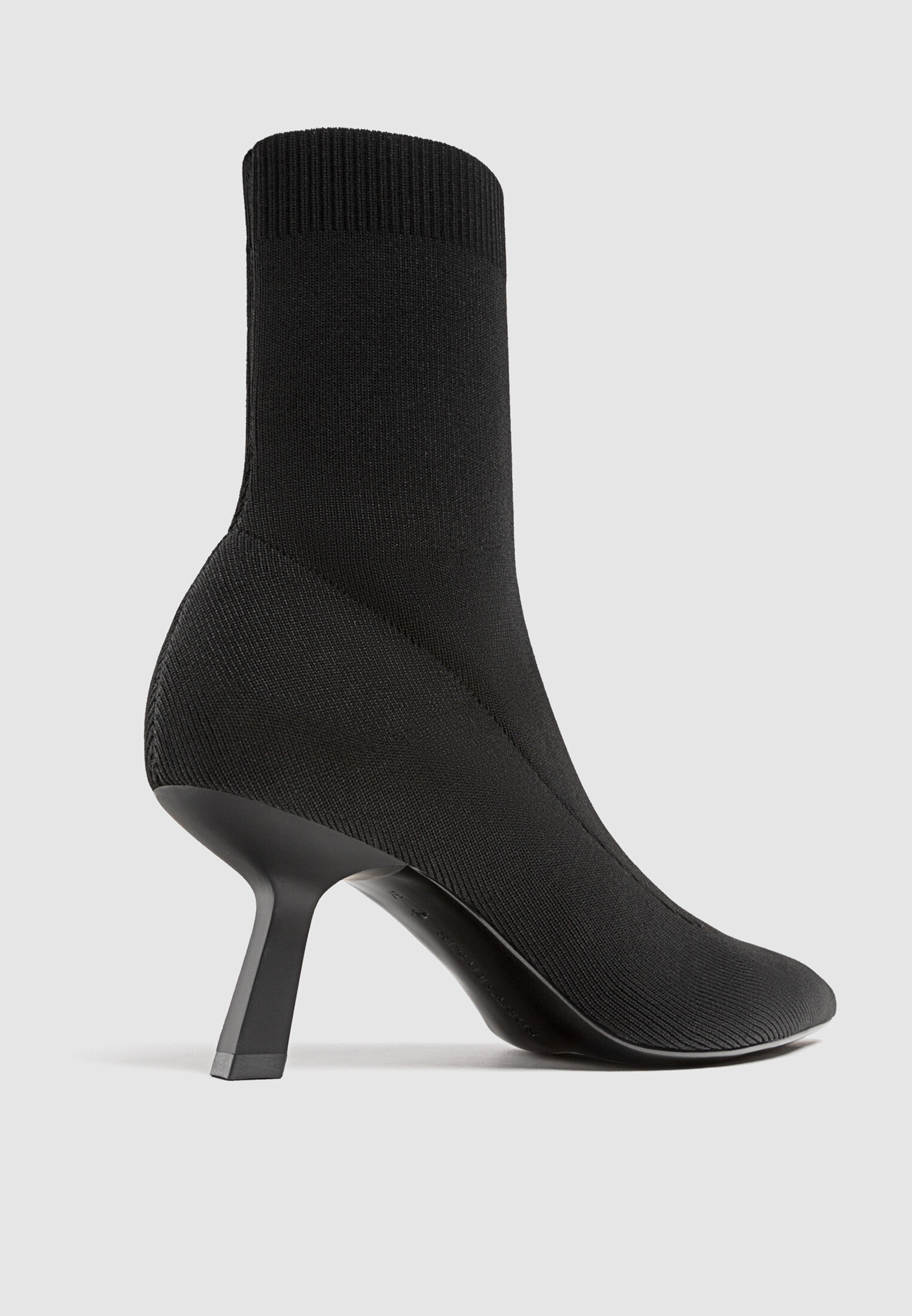 Stradivarius deals botines negros