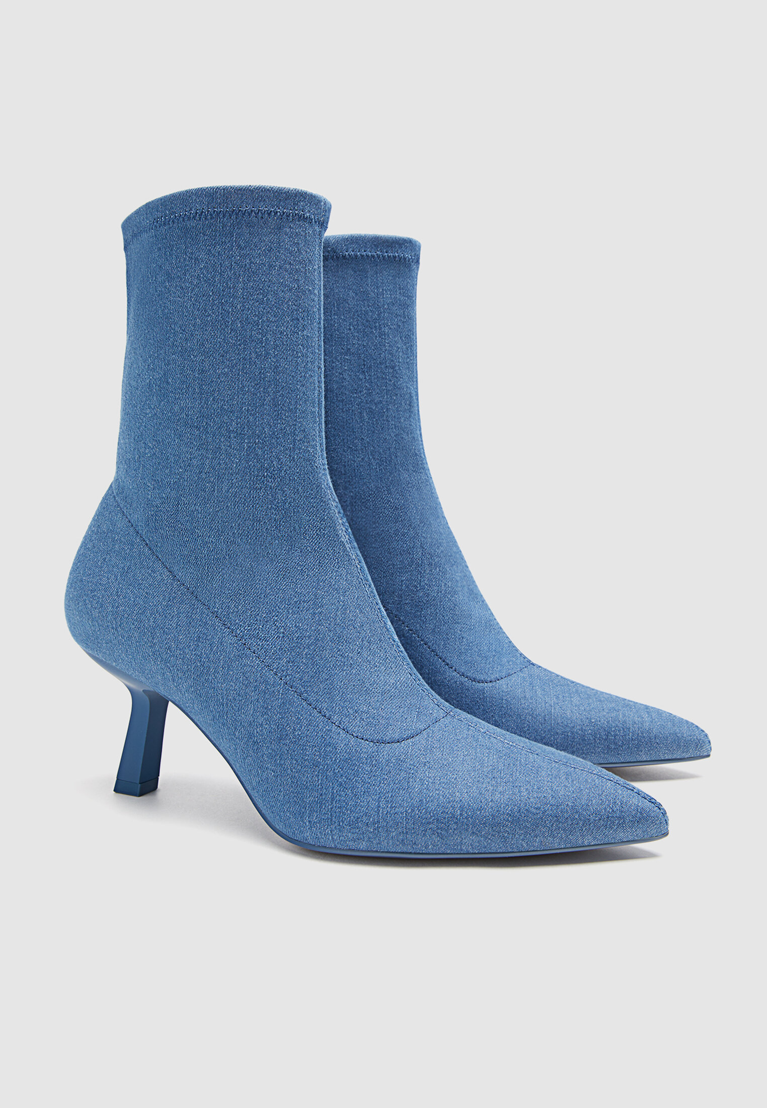 Botas tacon outlet stradivarius