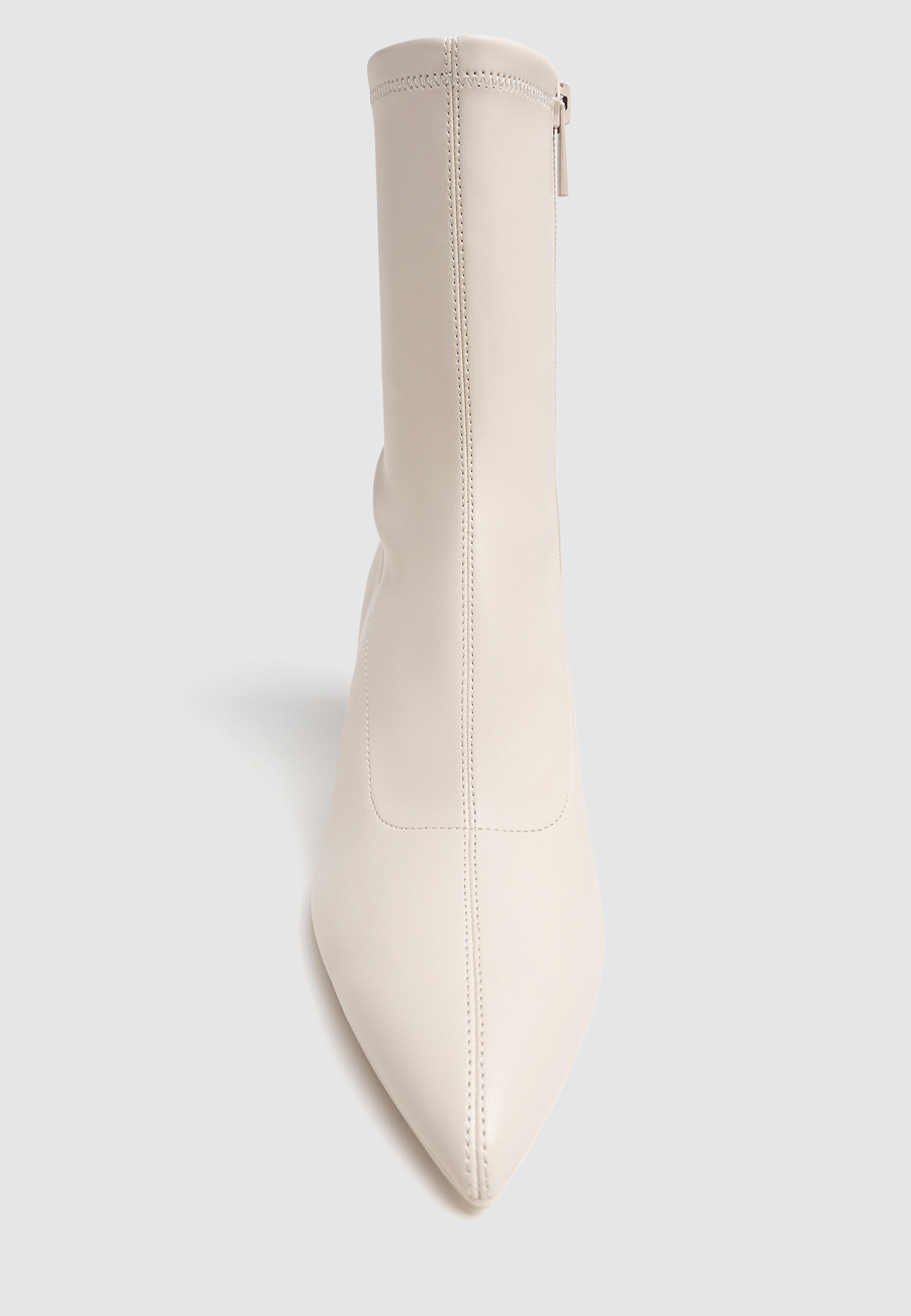 Botines tacon stradivarius 2025
