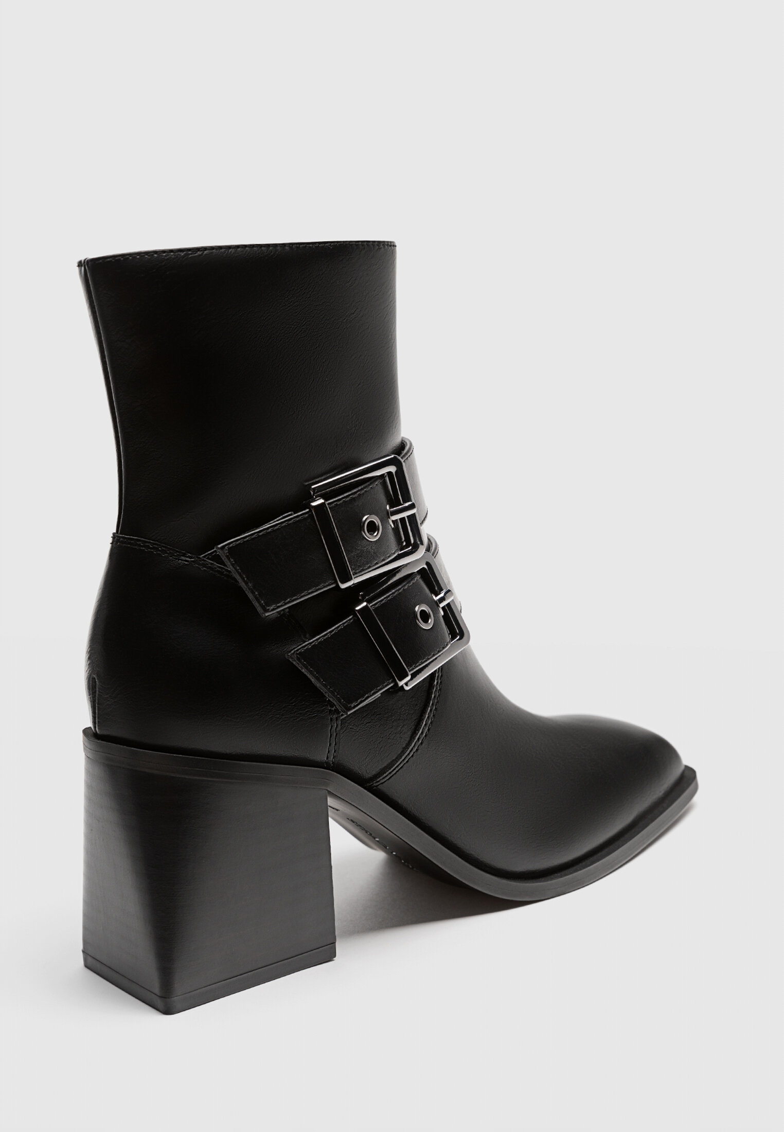 Botines hebillas stradivarius new arrivals