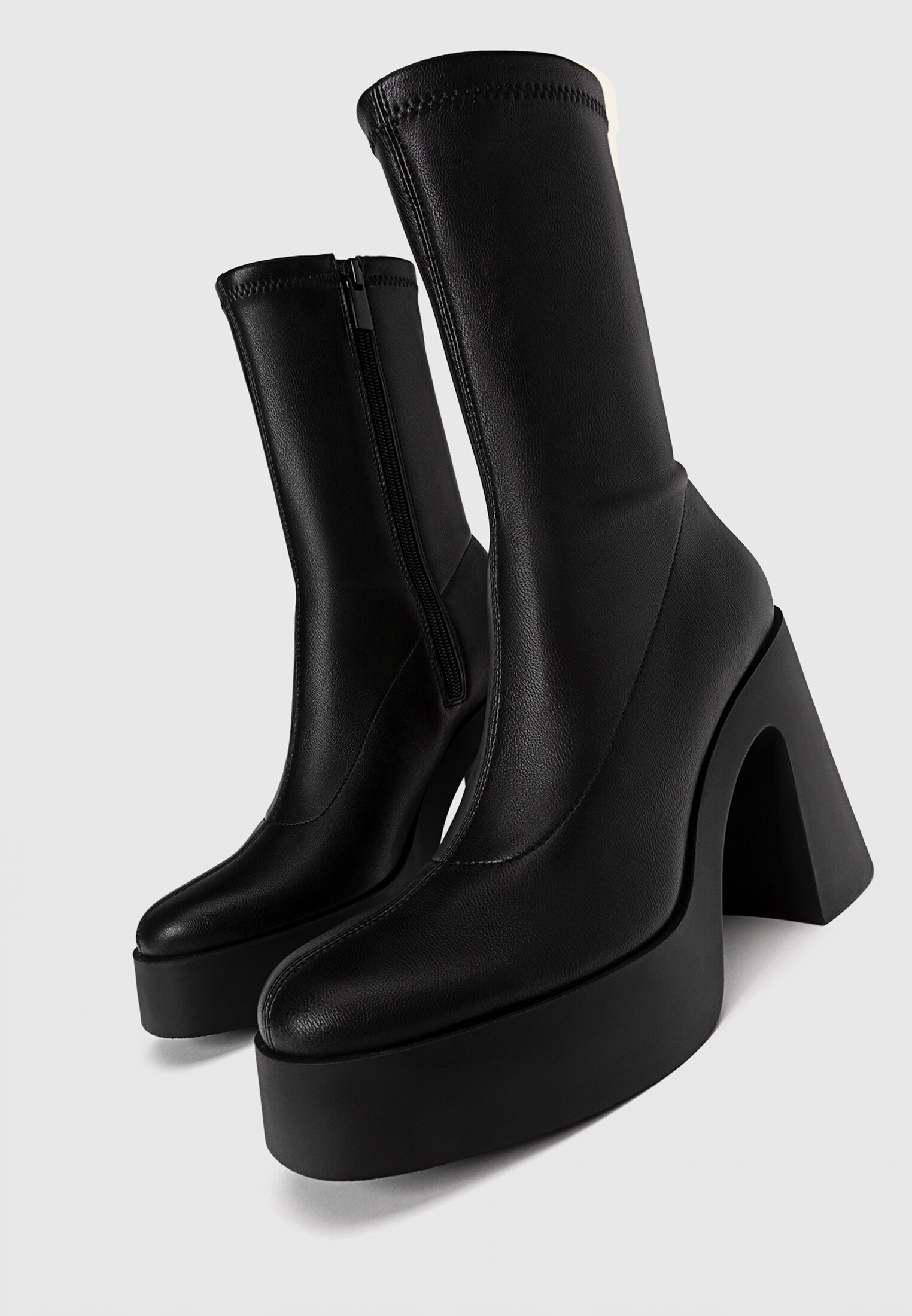 Botines negro mujer stradivarius 2025