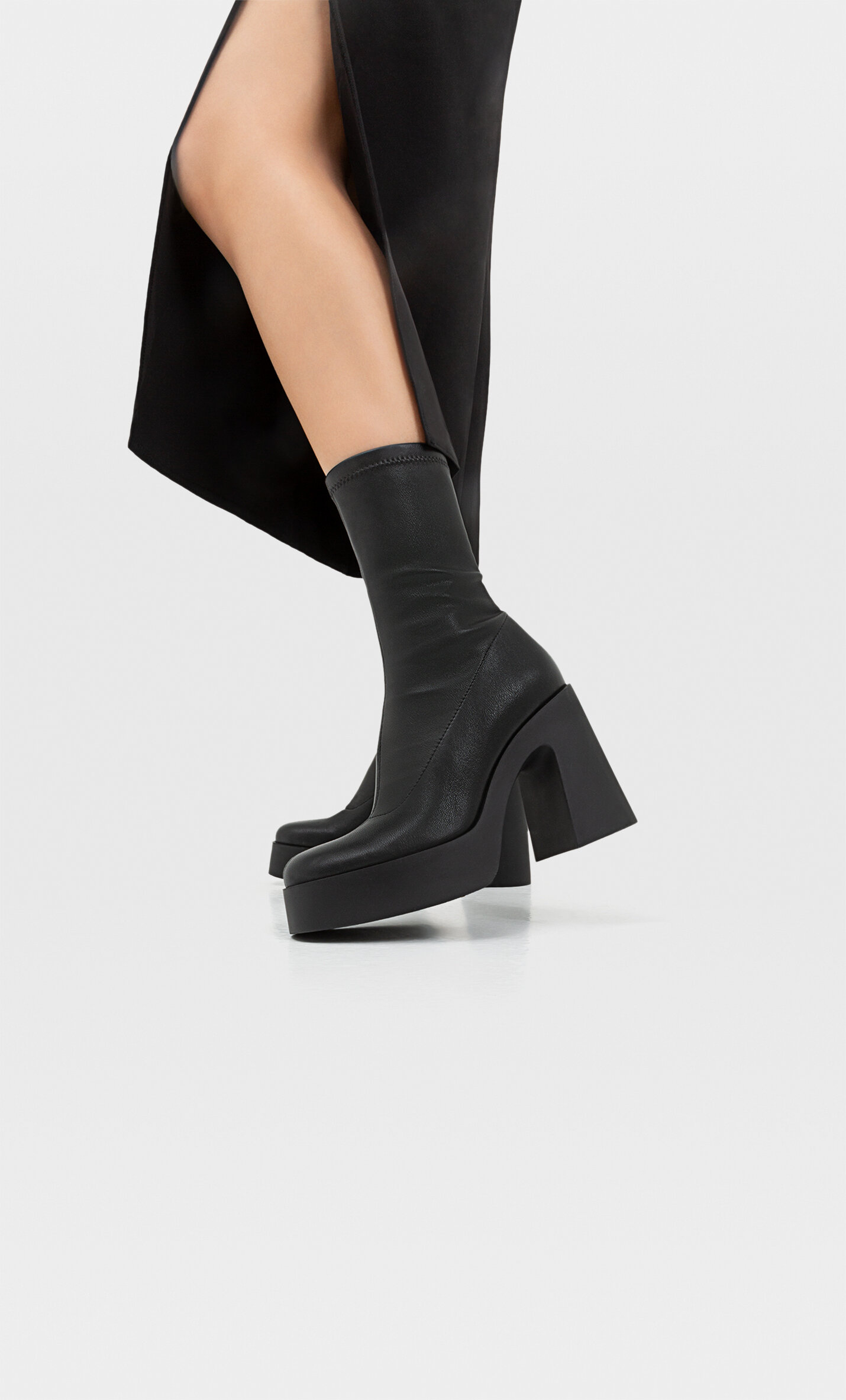 Stretch shop platform boots