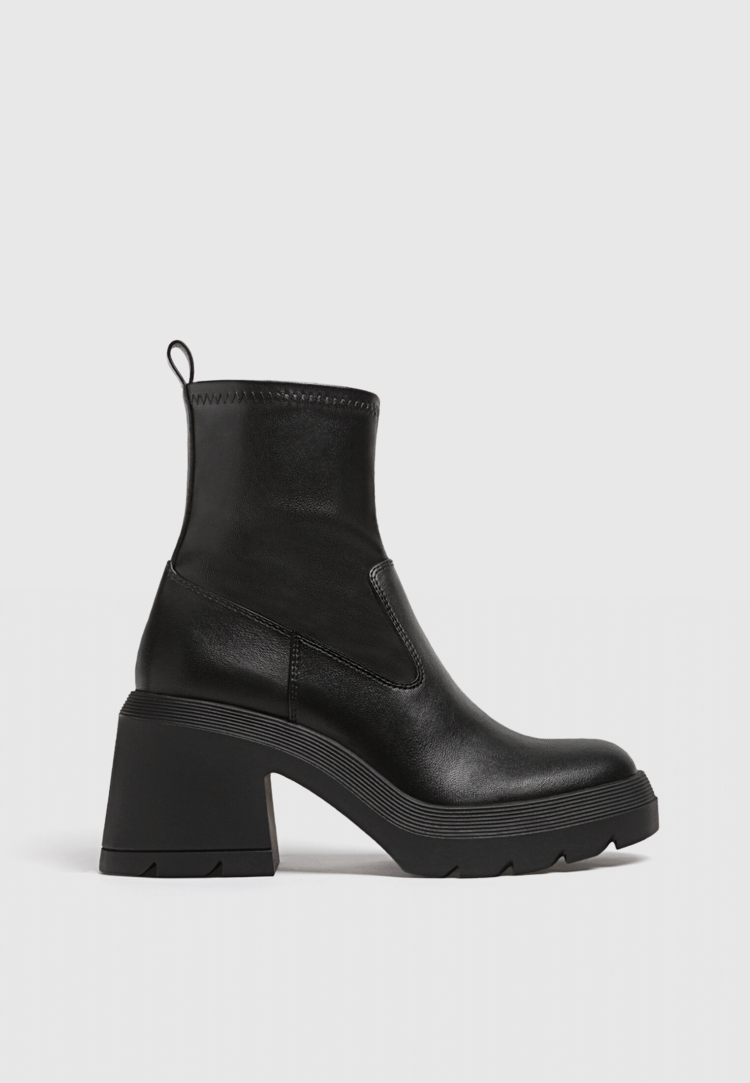 Bottine online femme stradivarius