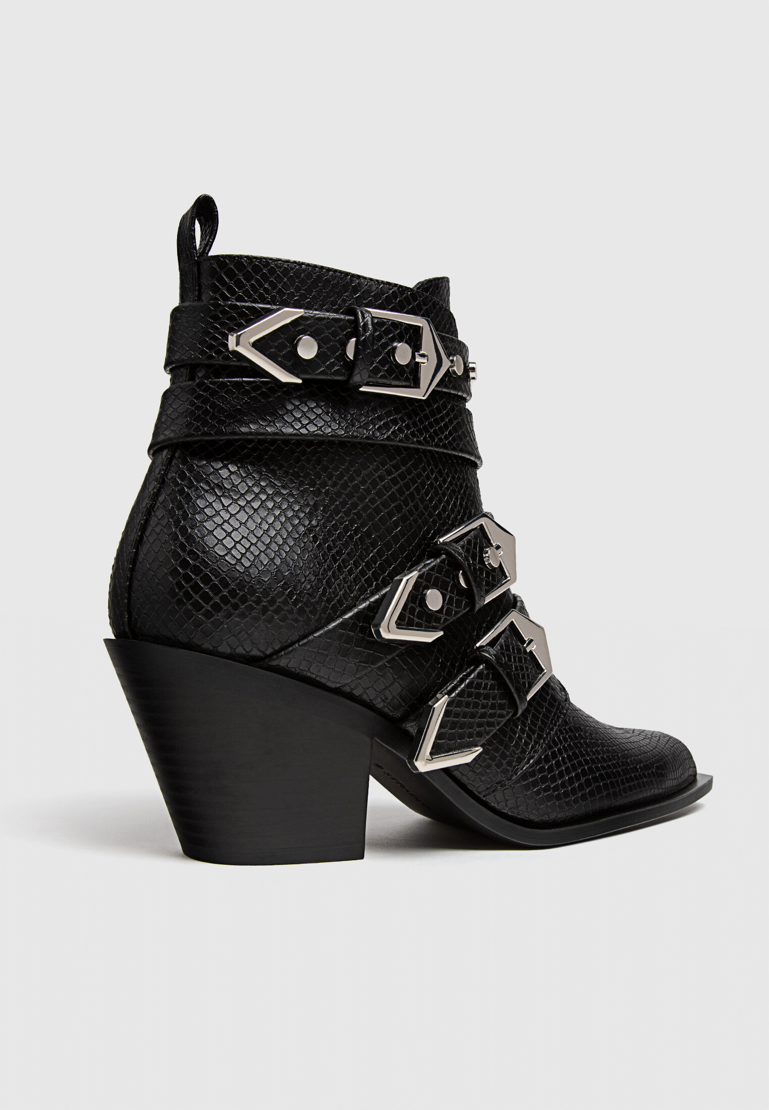 Botines negros deals stradivarius