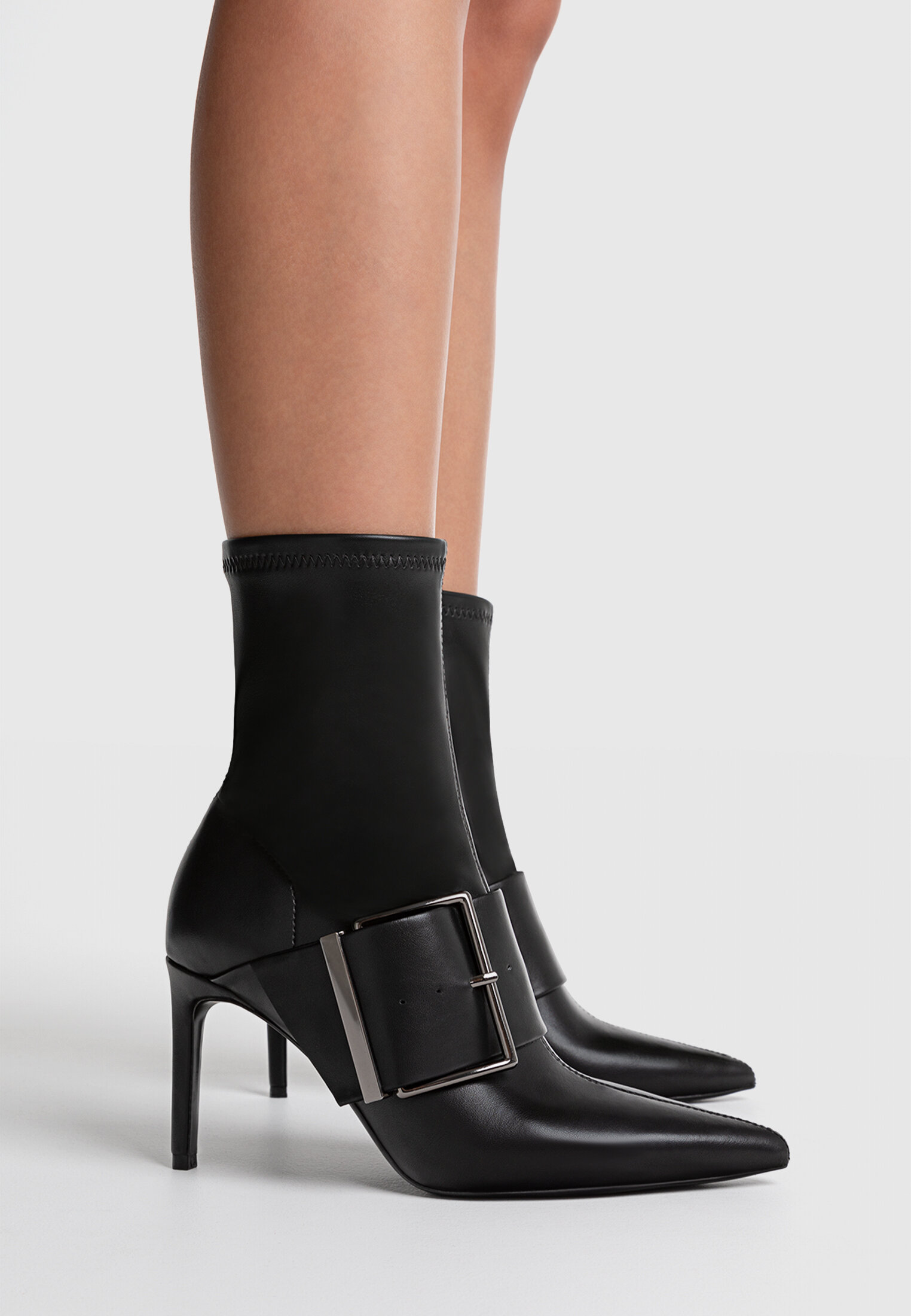 Botines hotsell hebillas stradivarius