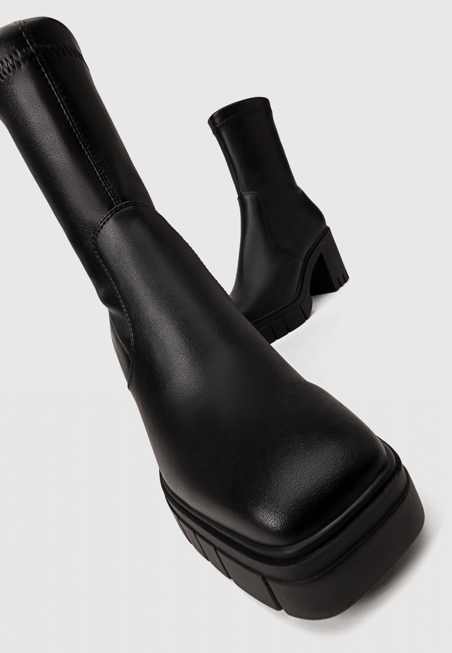 Boots stradivarius sales