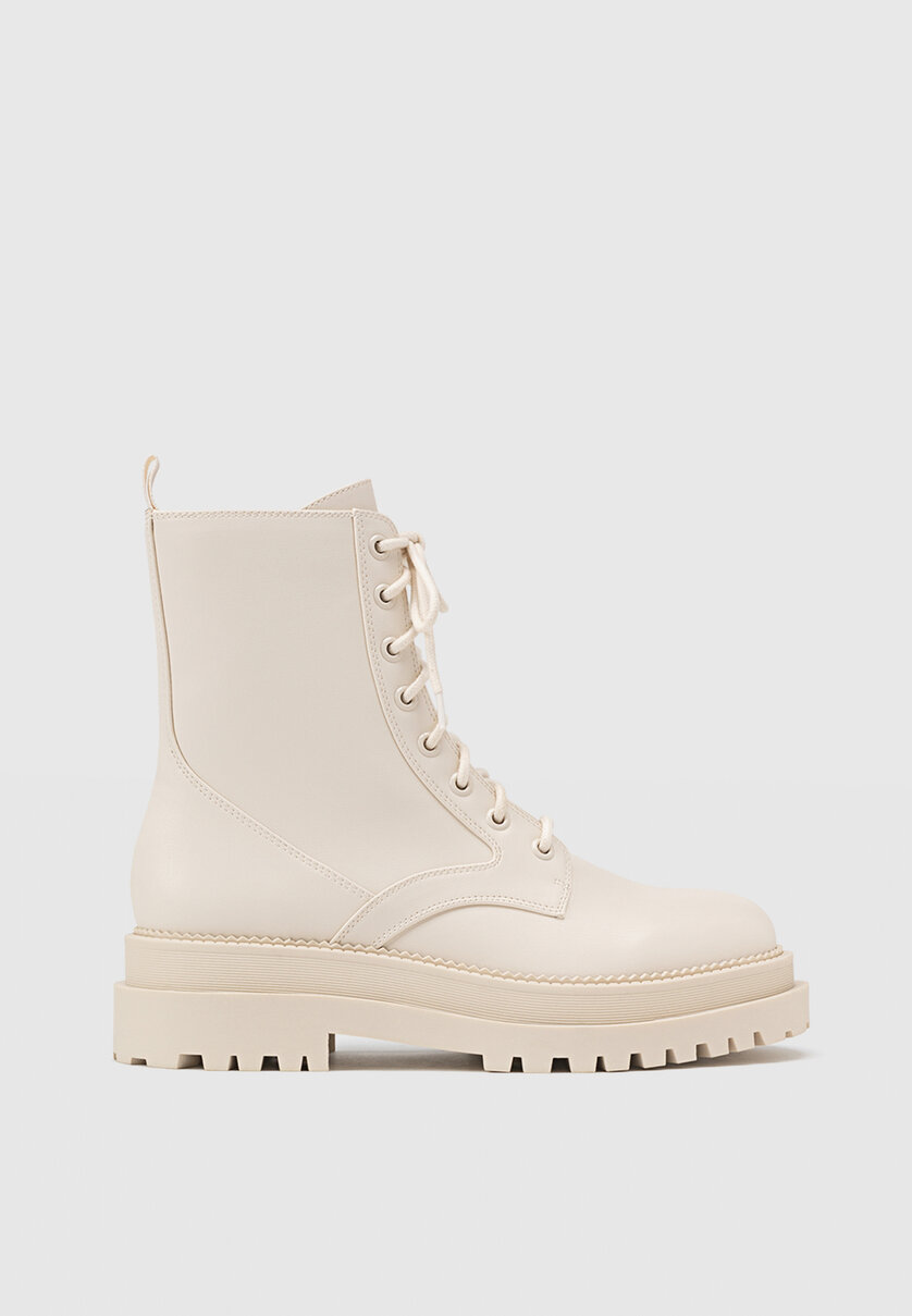 Lace up flat ankle boots Women s Clothing Stradivarius