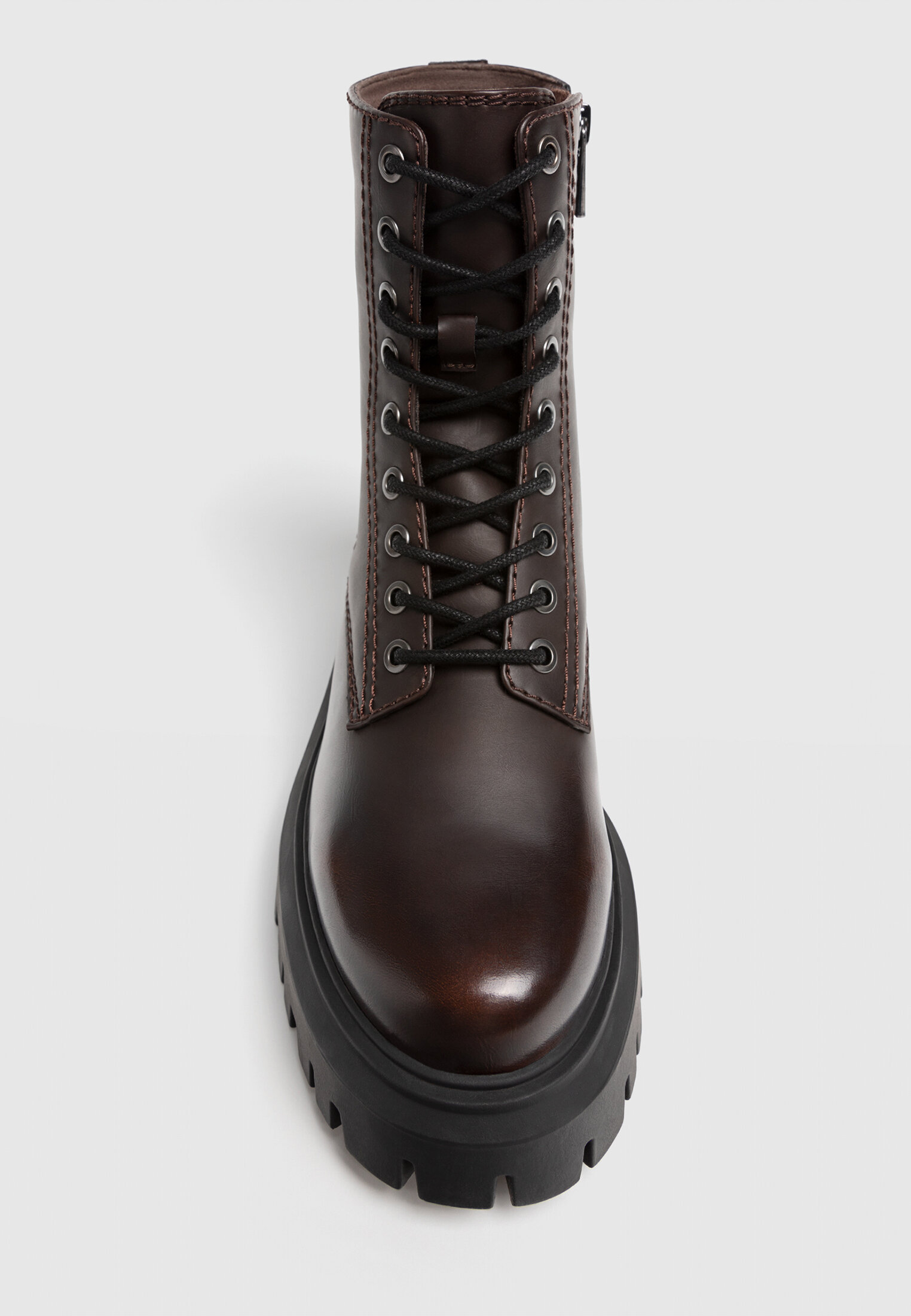 Botines top planos acordonados