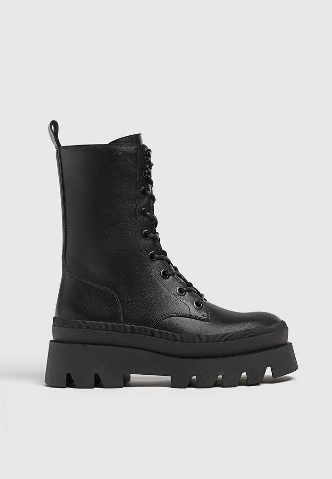 

Stradivarius Flache Schnürstiefeletten SCHWARZ 40
