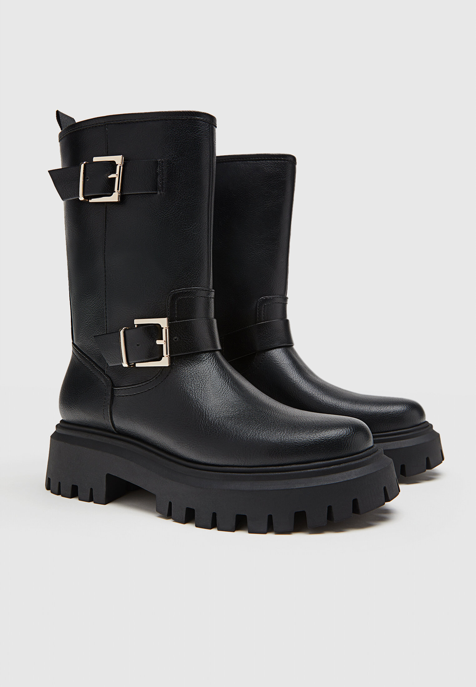 Black flat 2025 buckle boots