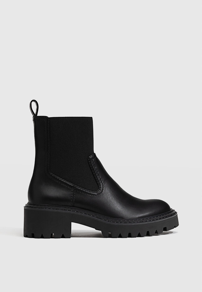 Flat Chelsea boots