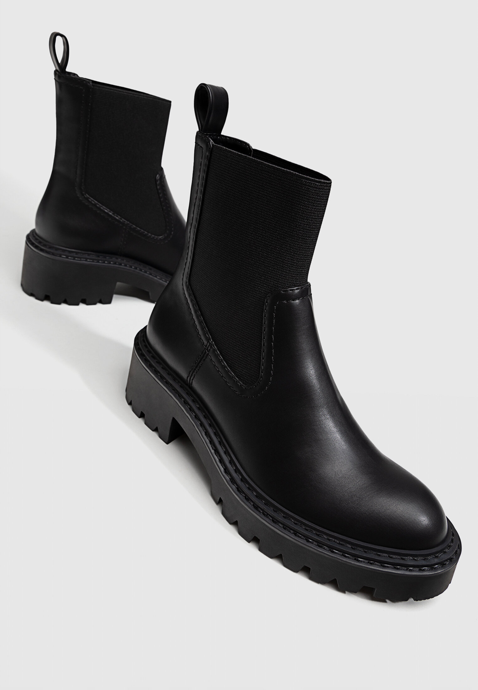 Stradivarius chelsea boots hot sale