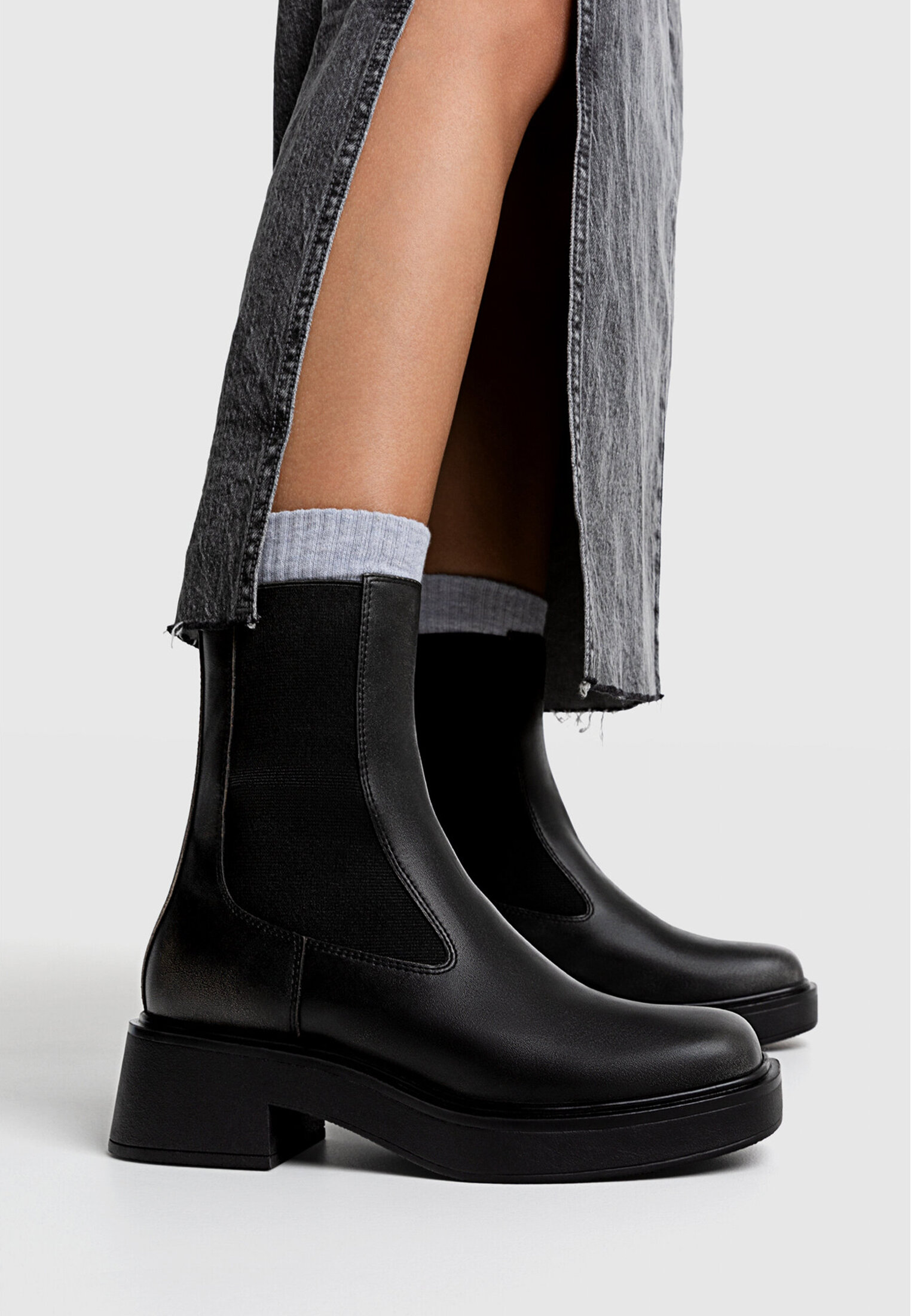 Stradivarius elastic side chelsea cheap boot