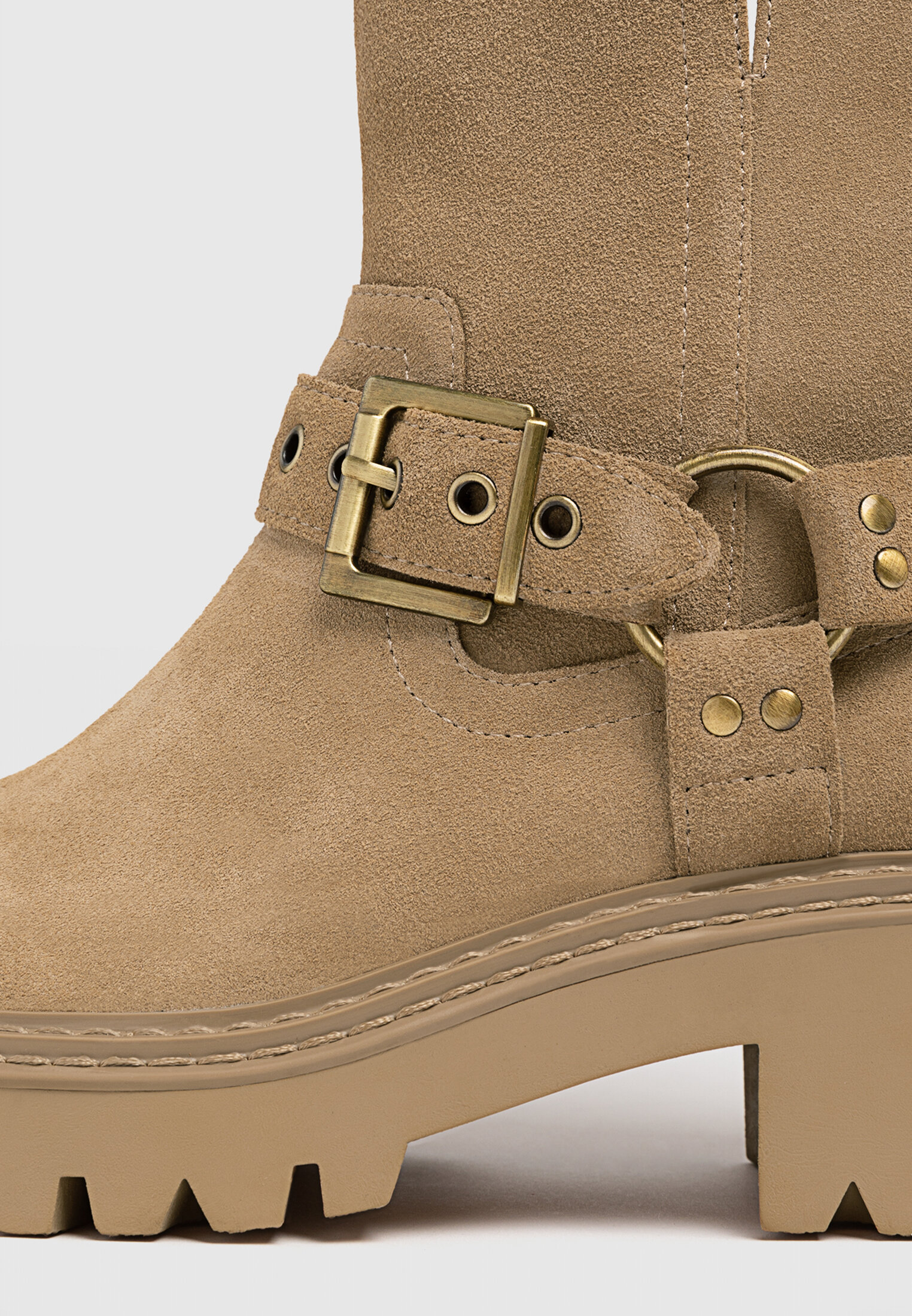 Flat fashion boots sales