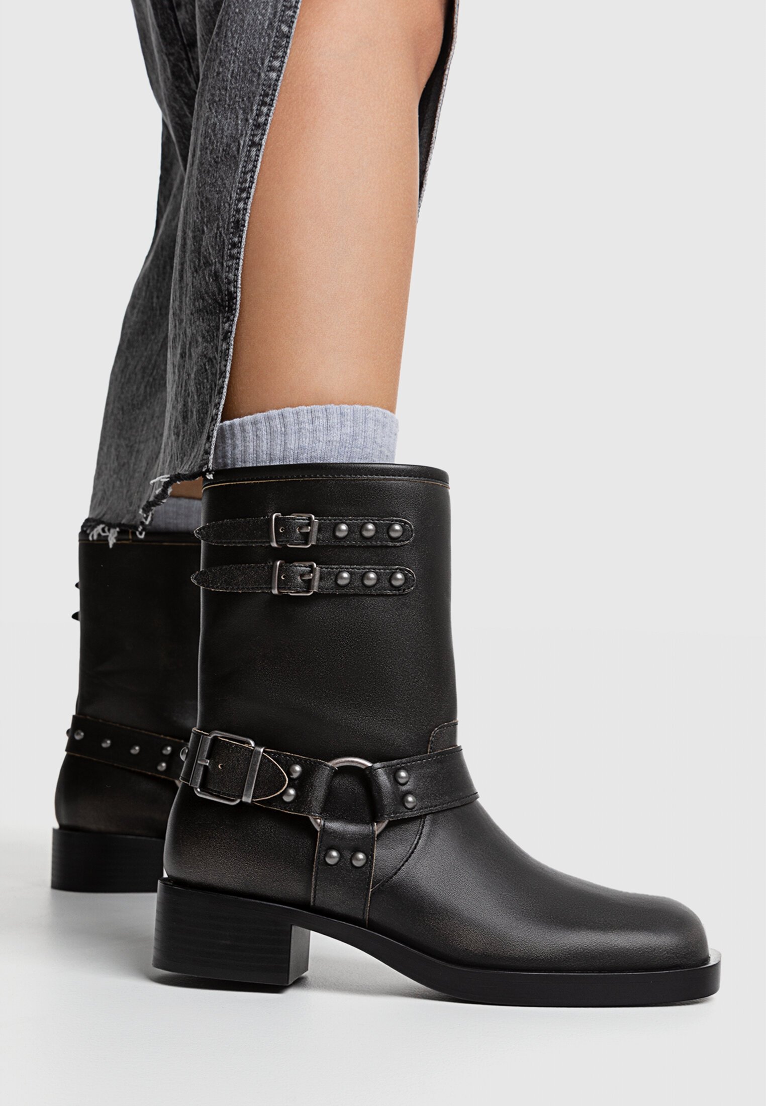Bottines plates effet us avec boucles Mode femme Stradivarius