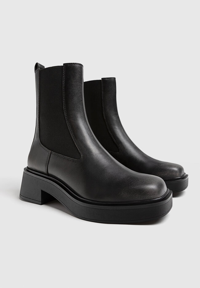 Stradivarius sales chelsea boots
