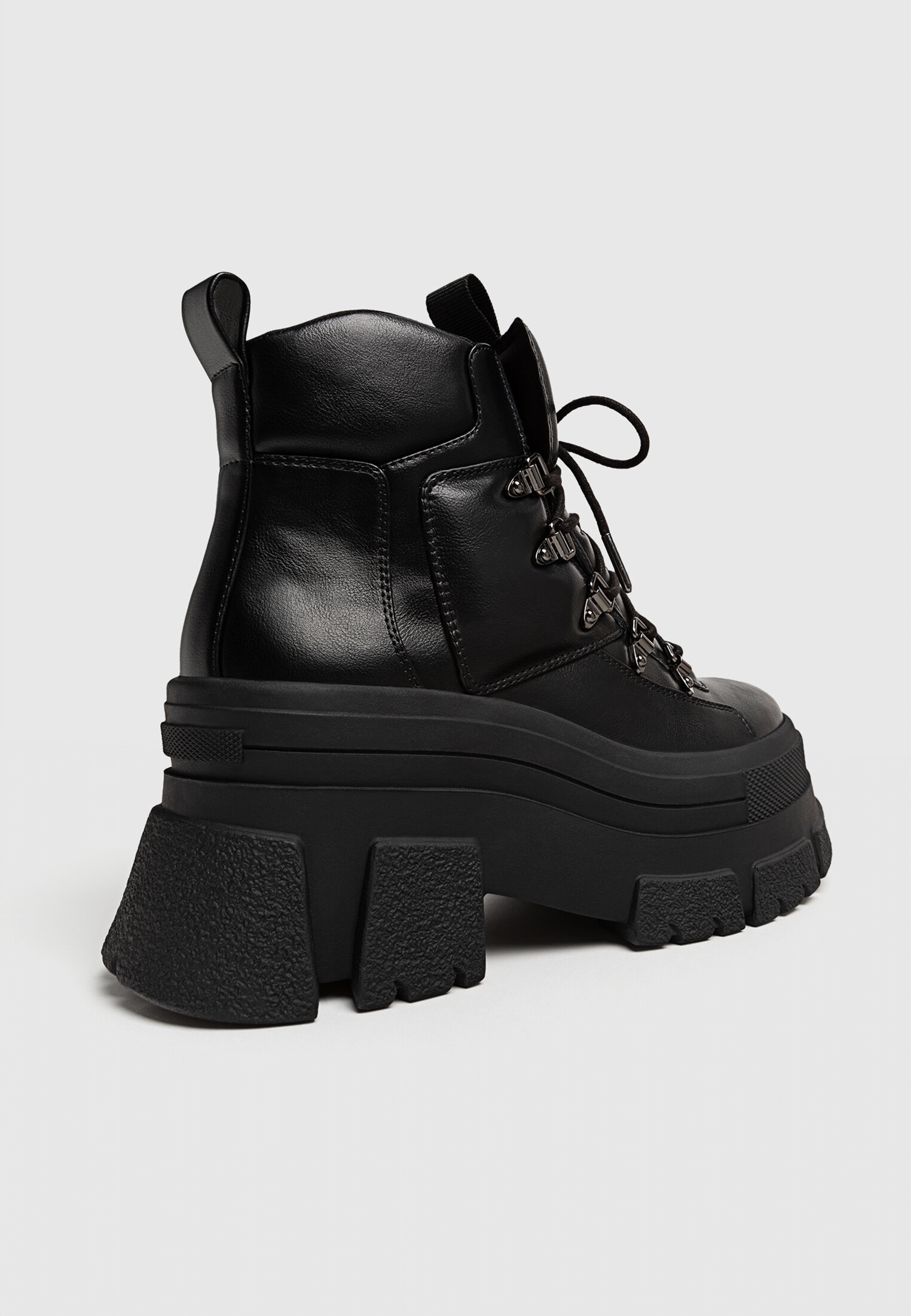 Botines flatform monta a acordonados