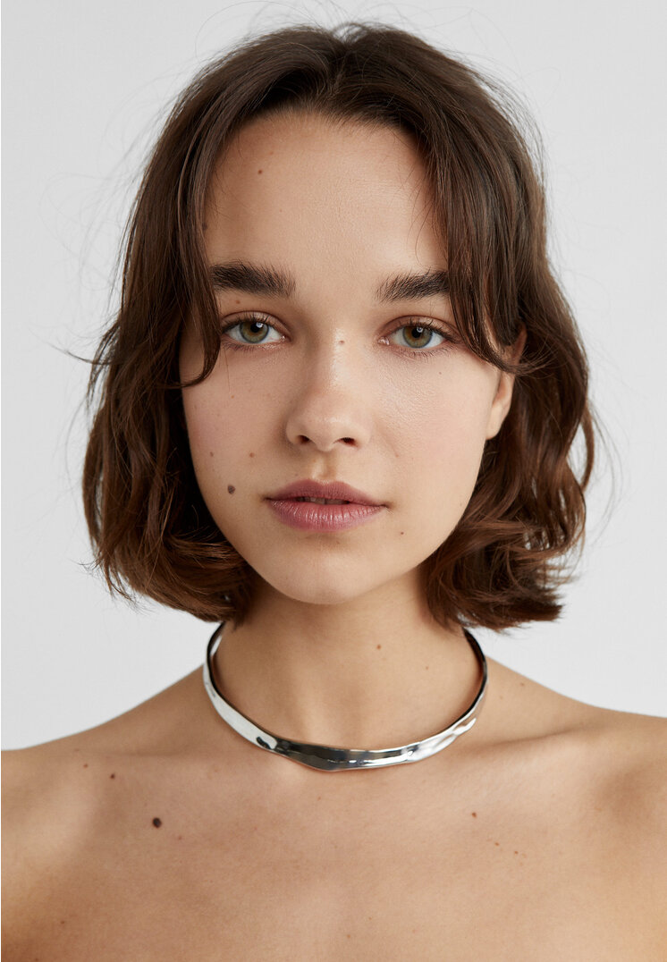 Stradivarius Textured rigid choker  Grey OS