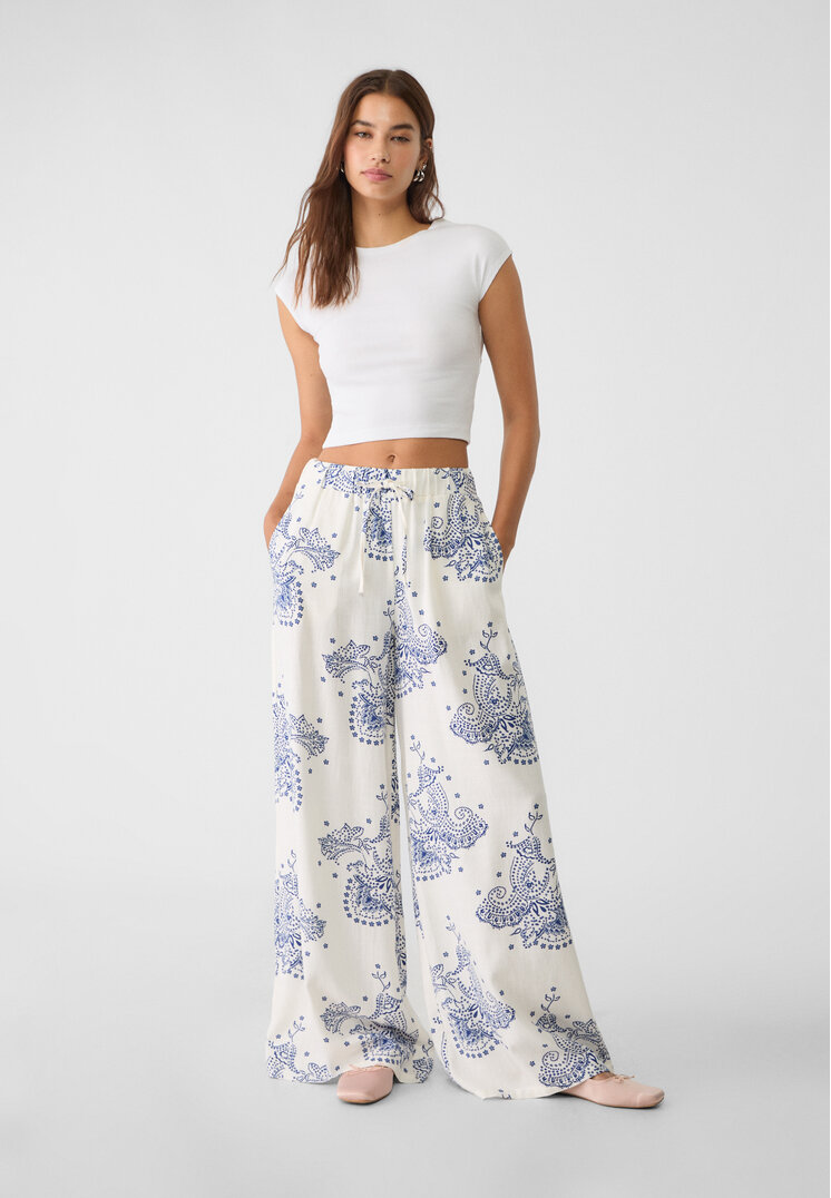 Stradivarius Pantaloni Largi Cu Imprimeu Și Betelie Elastică, Cu In Alb L