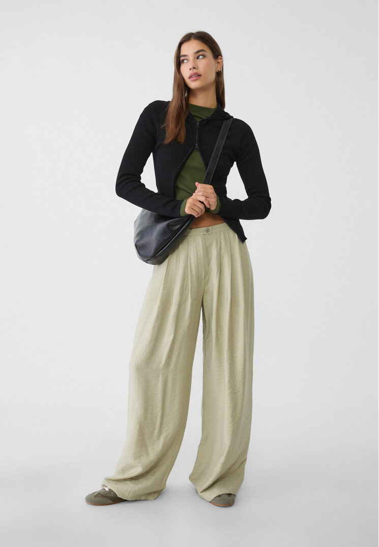 Stradivarius Pantaloni Palazzo Vaporoși Cu Textură Kaki 32
