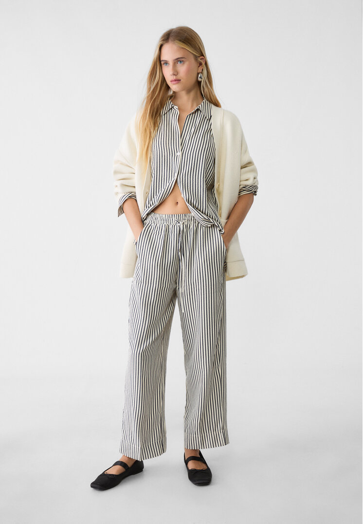 Stradivarius Pantaloni Carrot Vaporoși Negru Xl