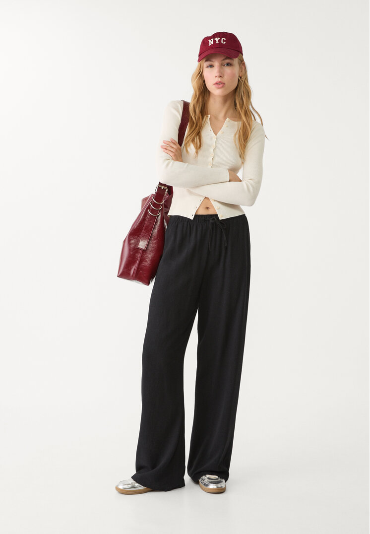 Stradivarius Pantaloni Lungi Vaporoși Cu In Negru M