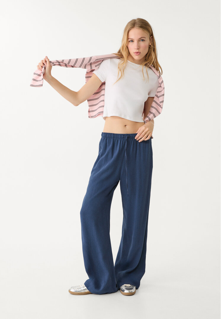 

Stradivarius Lange, fließende Hose Stil mit Leinenanteil Marineblau L