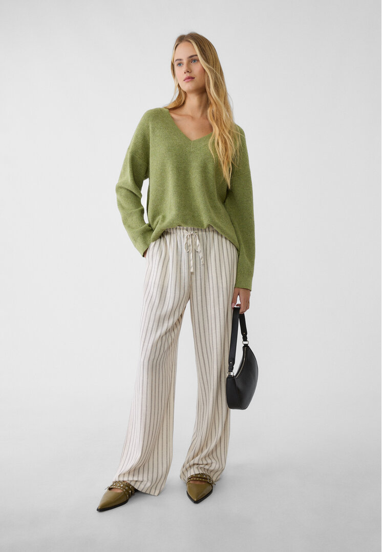 Stradivarius Pantaloni Vaporoși Cu In Și Imprimeu Ecru L