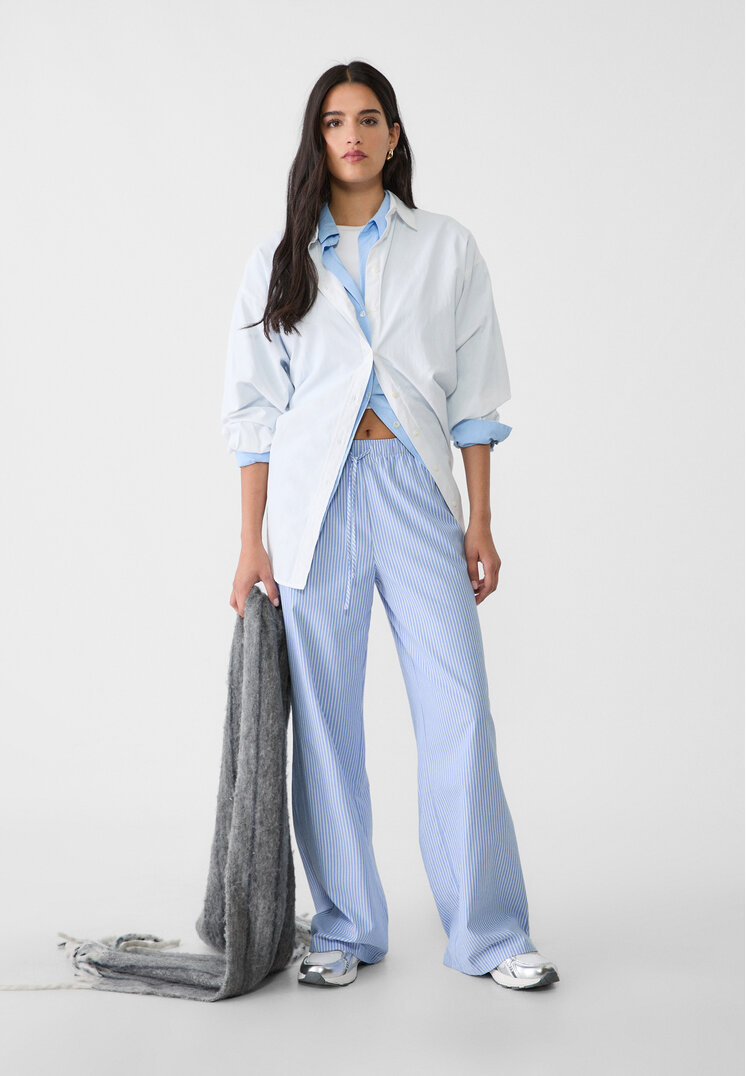 Stradivarius Pantaloni Lungi Vaporoși Din Poplin Cu Dungi Azuriu M